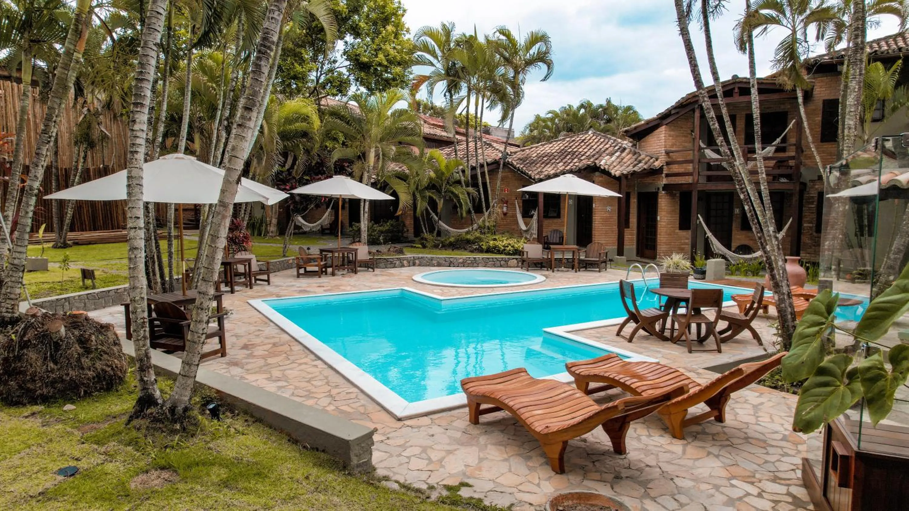 Swimming pool in Pousada Arraial Candeia