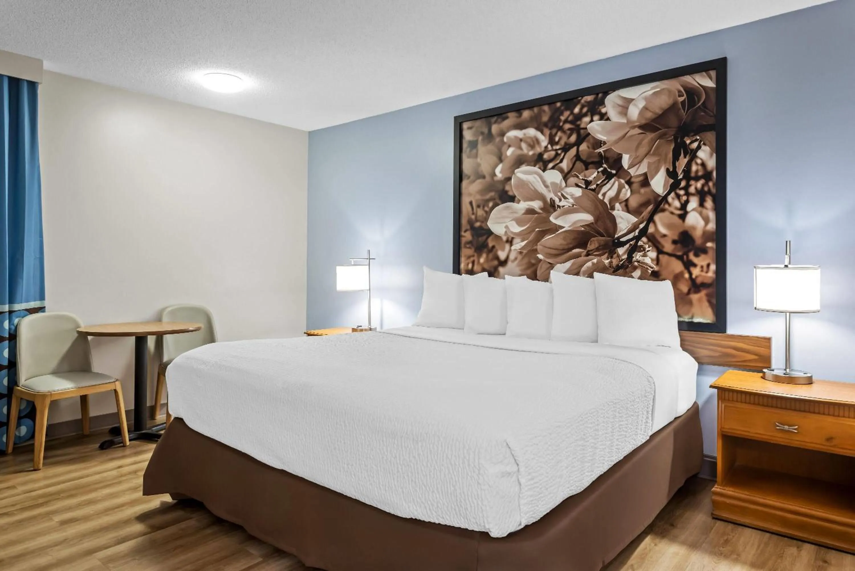 Bed in Super 8 by Wyndham Valdosta GA I-75