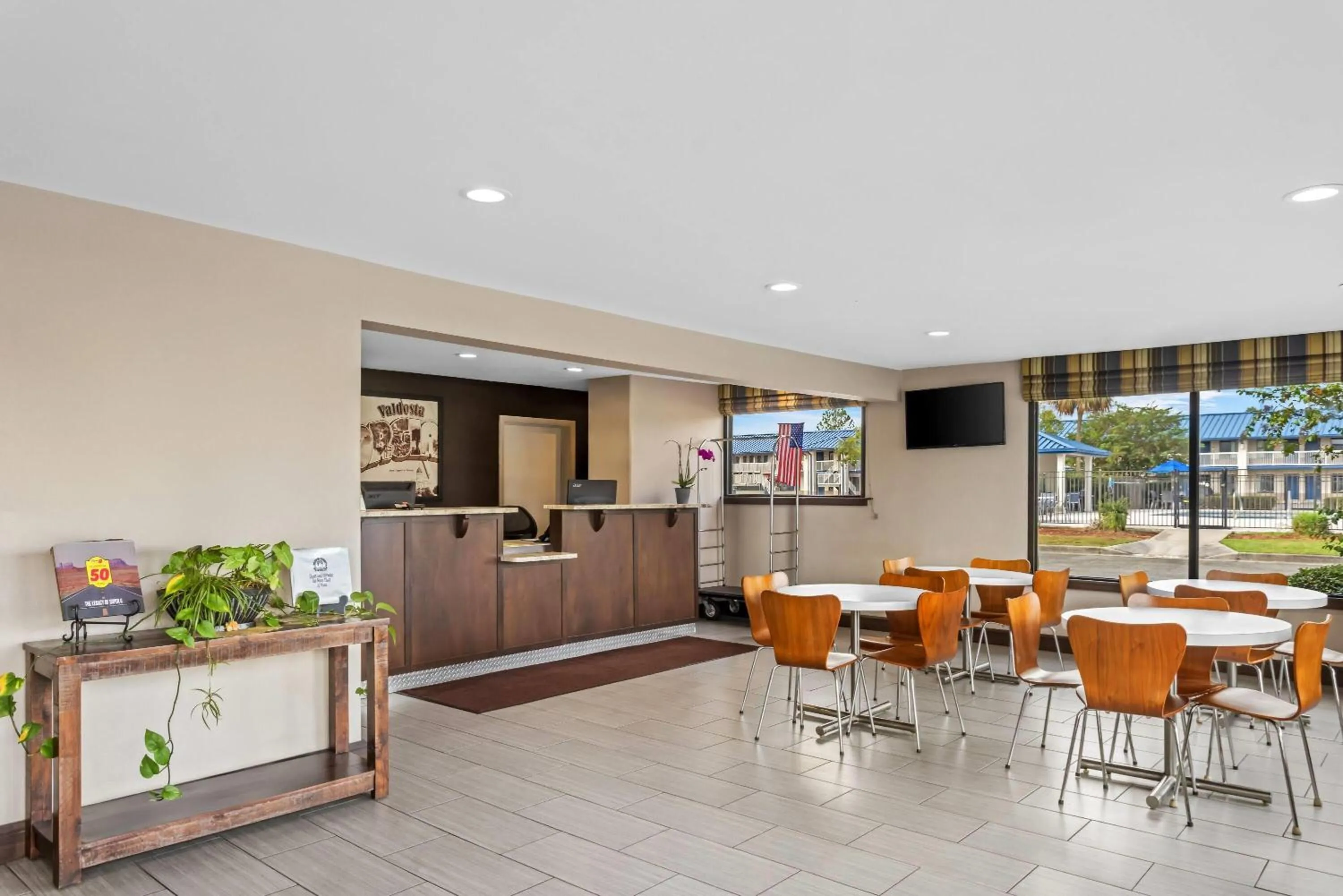 Lobby or reception in Super 8 by Wyndham Valdosta GA I-75