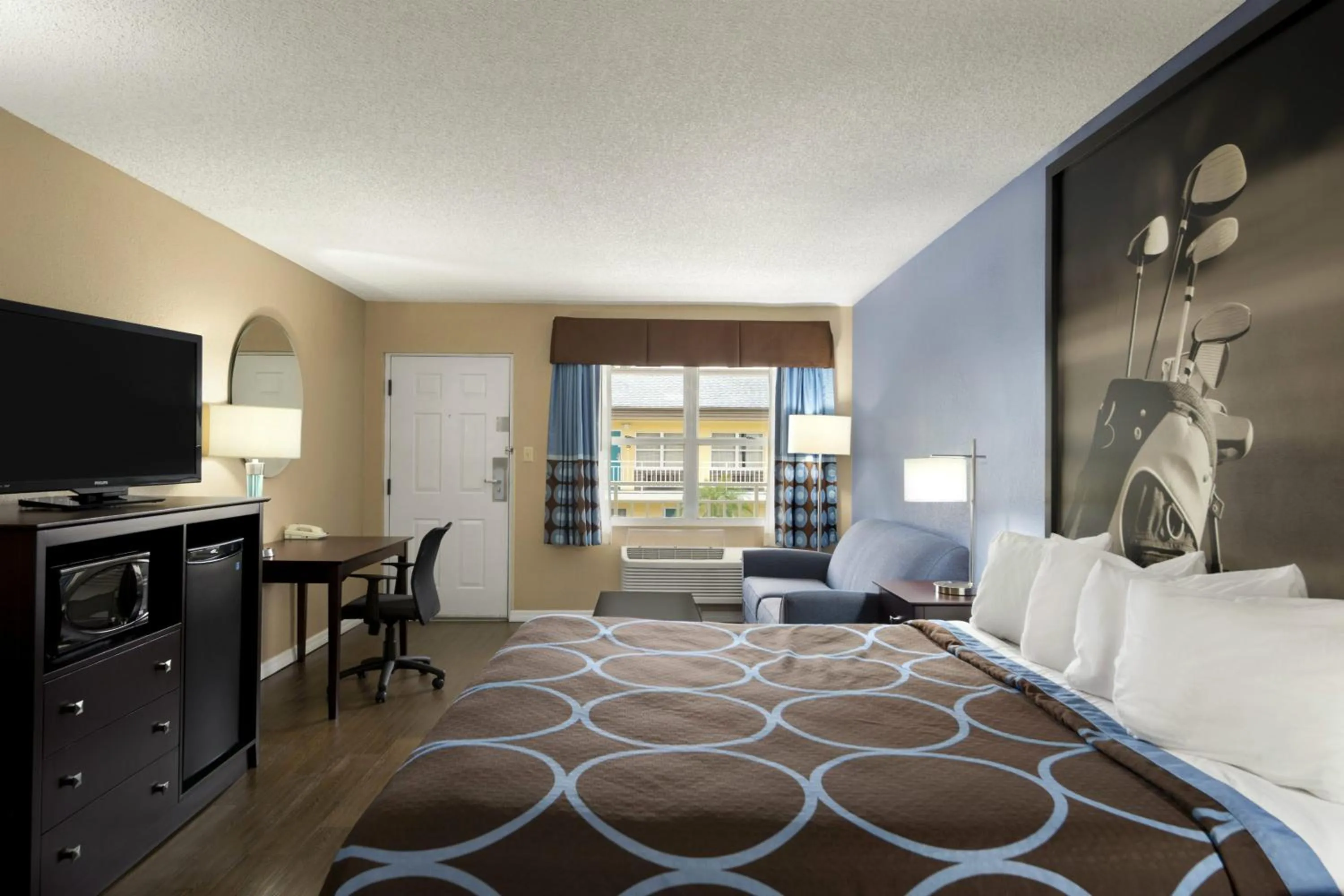 Photo of the whole room, Bed in Super 8 by Wyndham Valdosta GA I-75