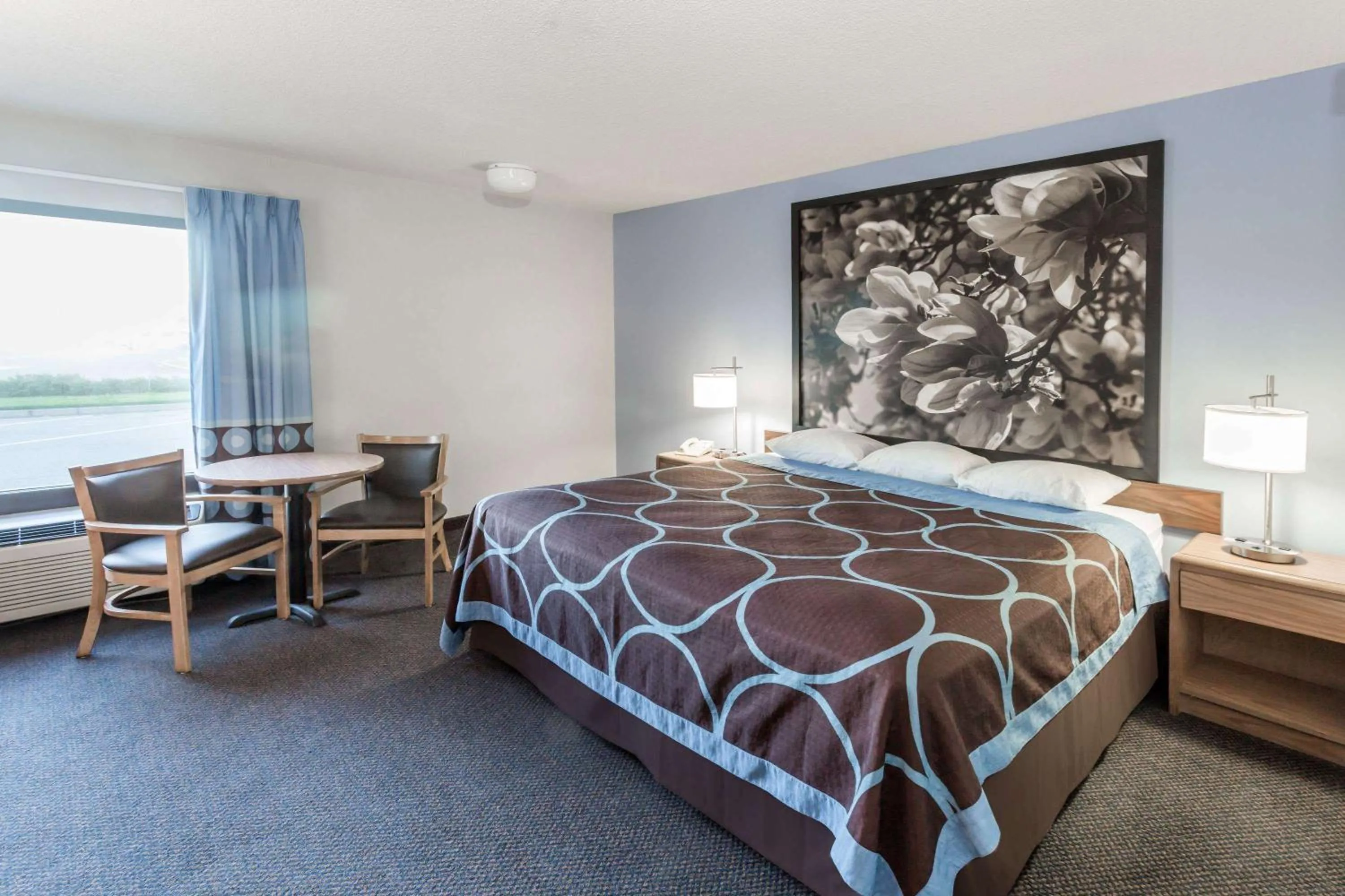 On site, Bed in Super 8 by Wyndham Valdosta GA I-75