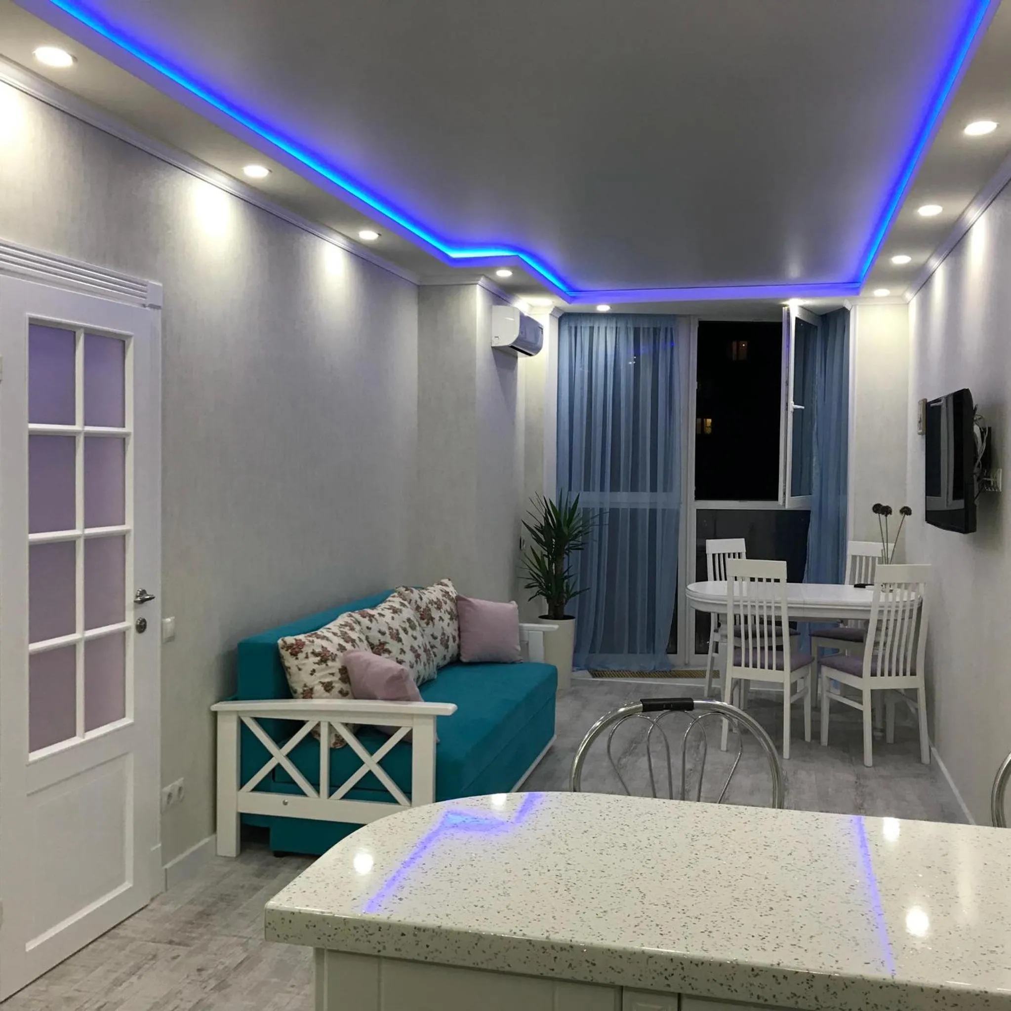 Luxe Apartment on Drahomanova