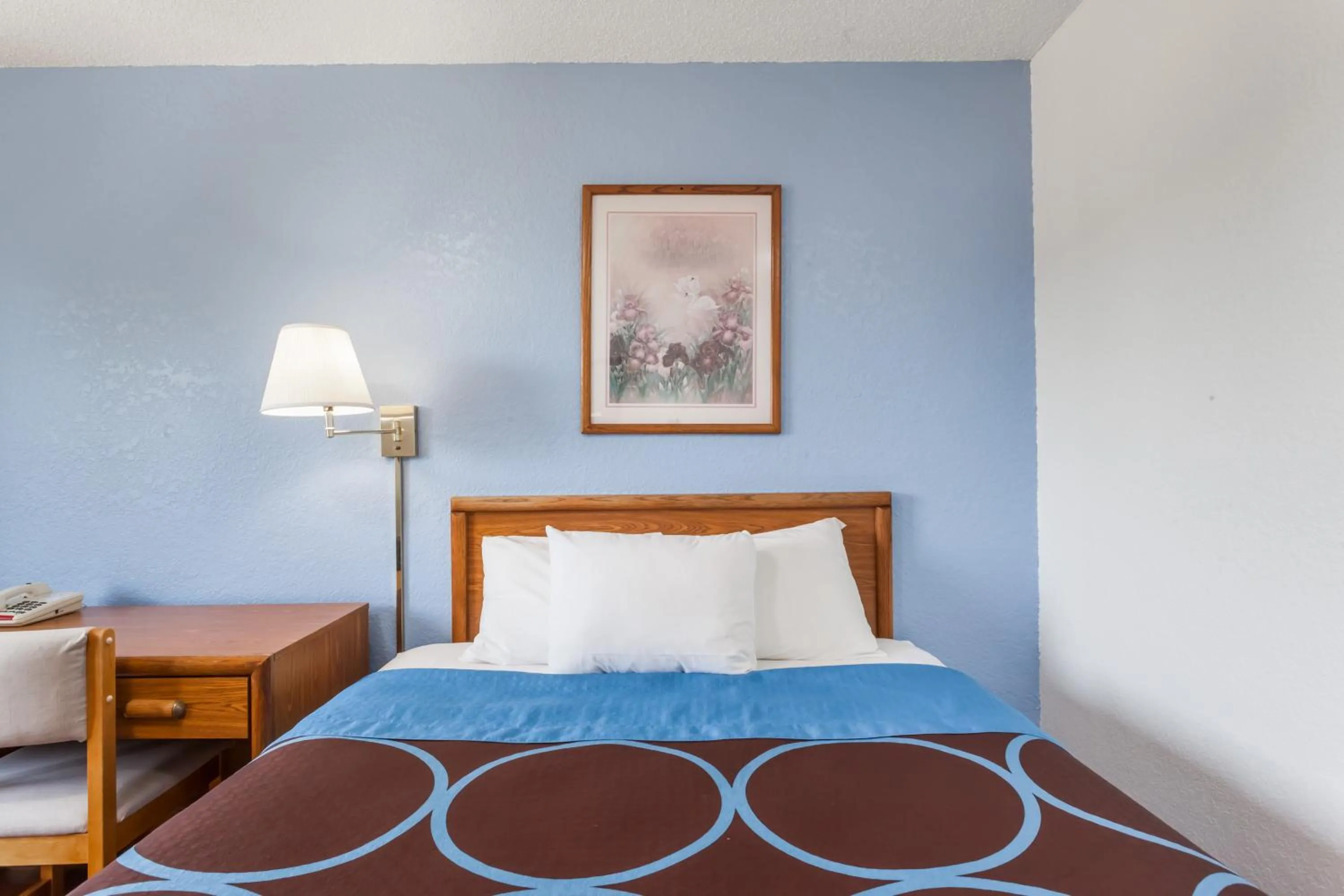 Photo of the whole room, Bed in Super 8 by Wyndham Norwich