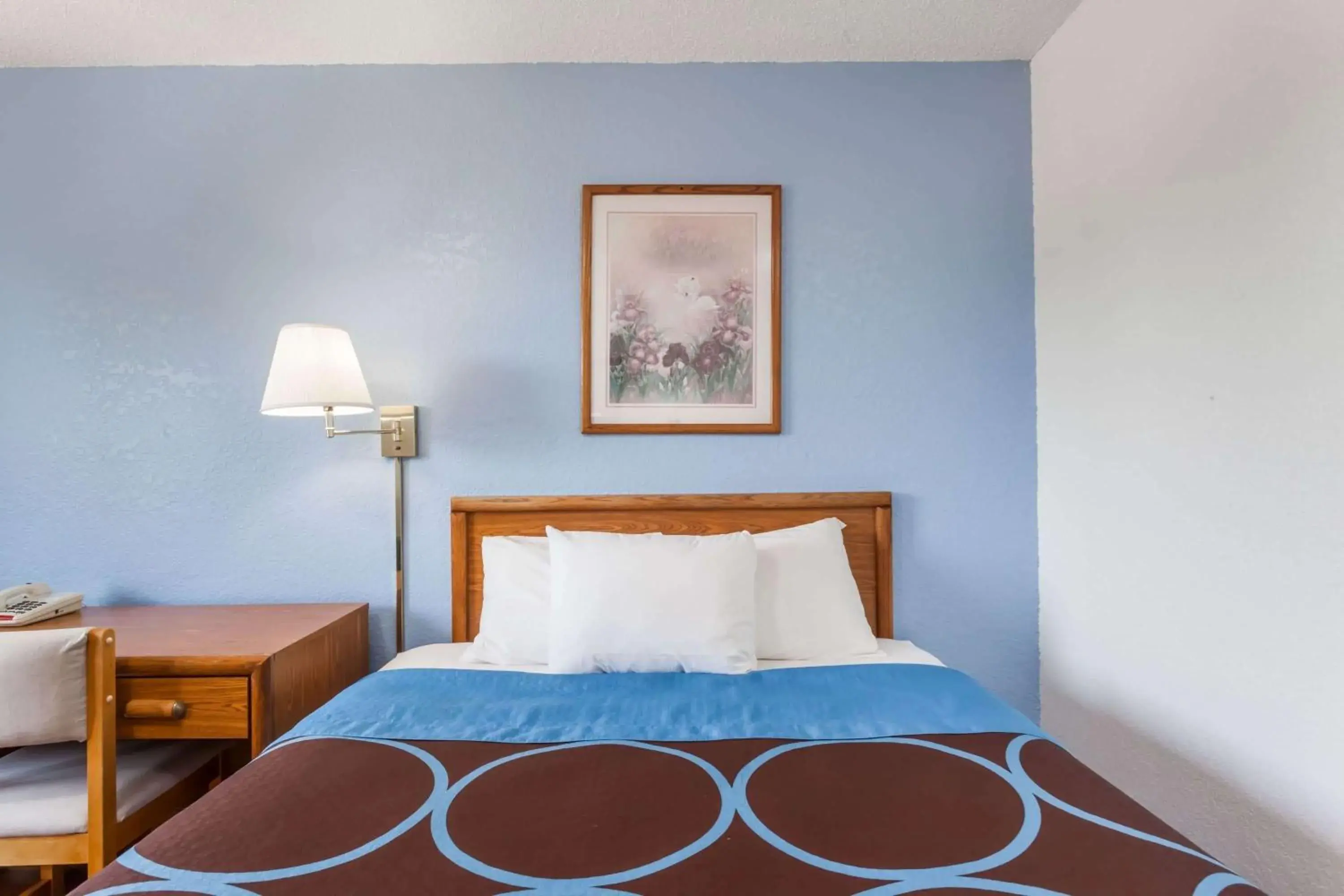 Photo of the whole room, Bed in Super 8 by Wyndham Norwich Photo of the whole room, Bed in Super 8 by Wyndham Norwich