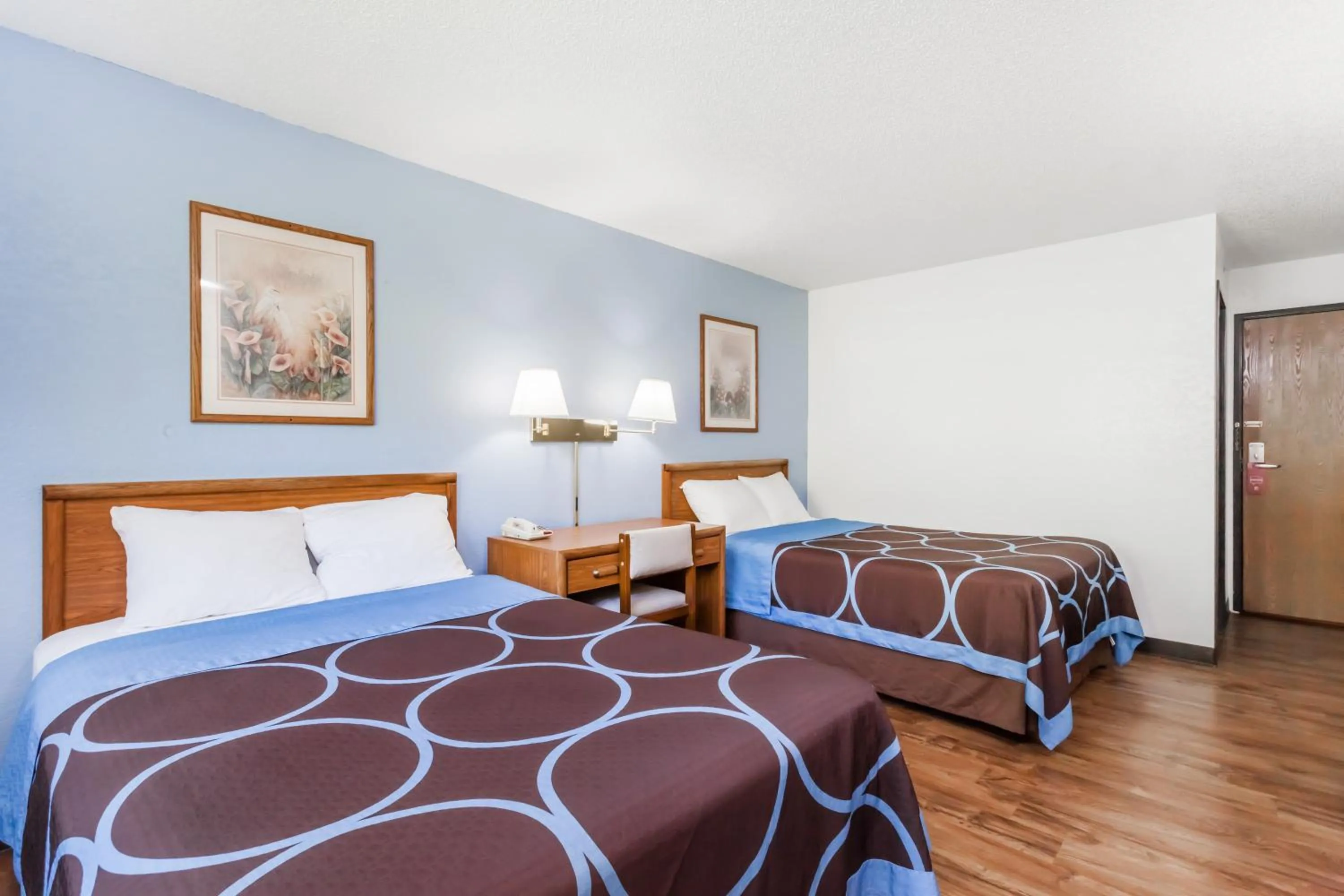 Photo of the whole room, Bed in Super 8 by Wyndham Norwich