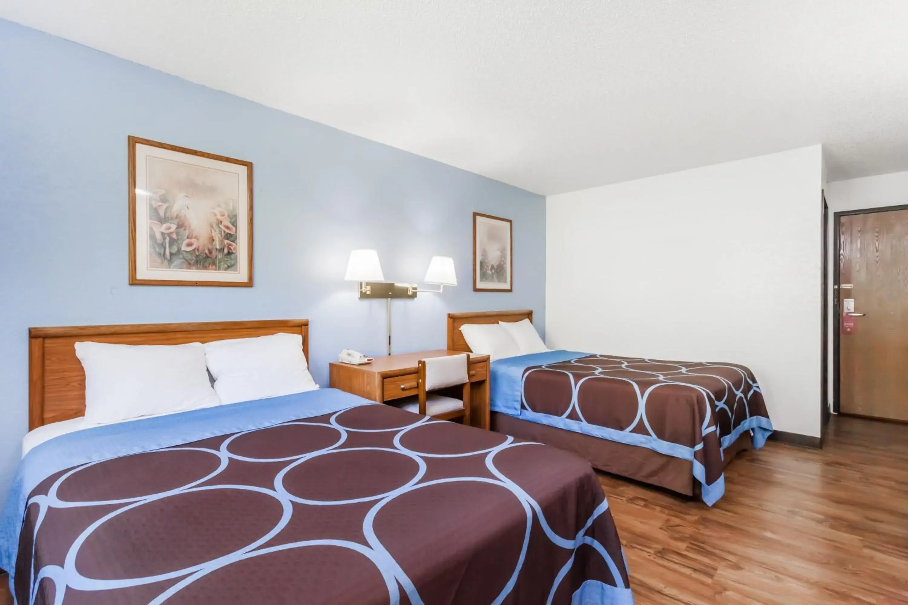 Double Room with Two Double Beds - Smoking in Super 8 by Wyndham Norwich Double Room with Two Double Beds - Smoking in Super 8 by Wyndham Norwich