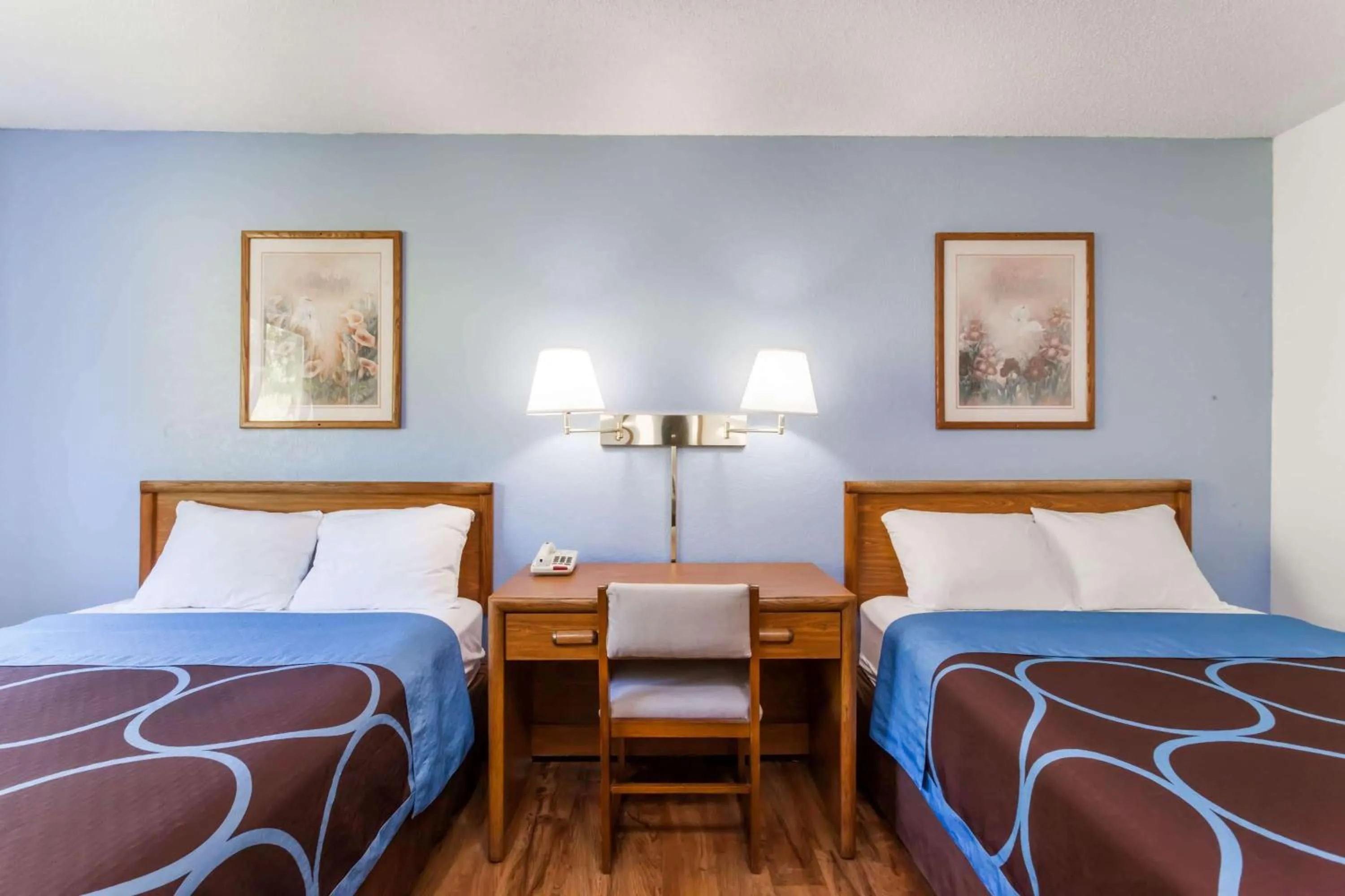 Photo of the whole room, Bed in Super 8 by Wyndham Norwich