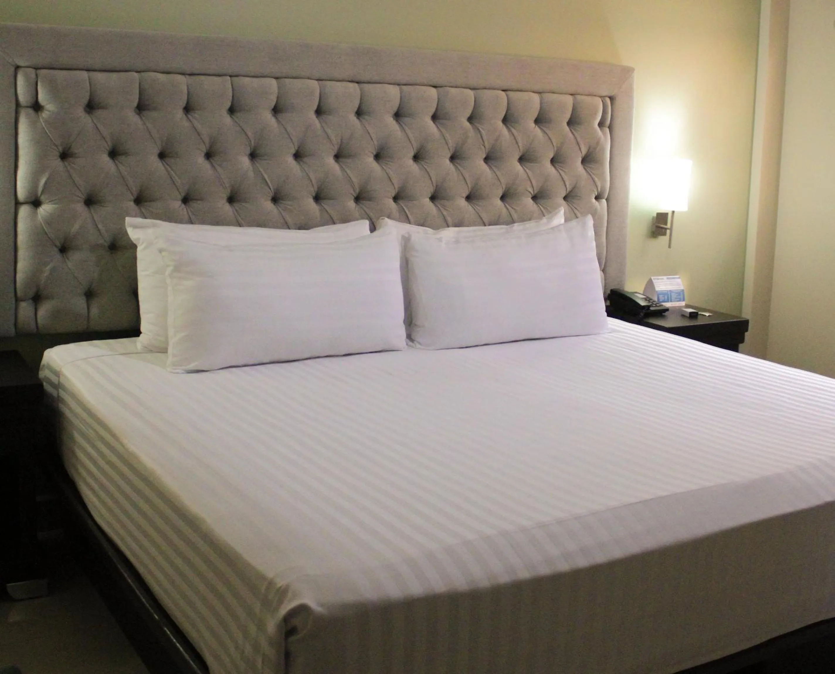 Bed in Hotel Mirage