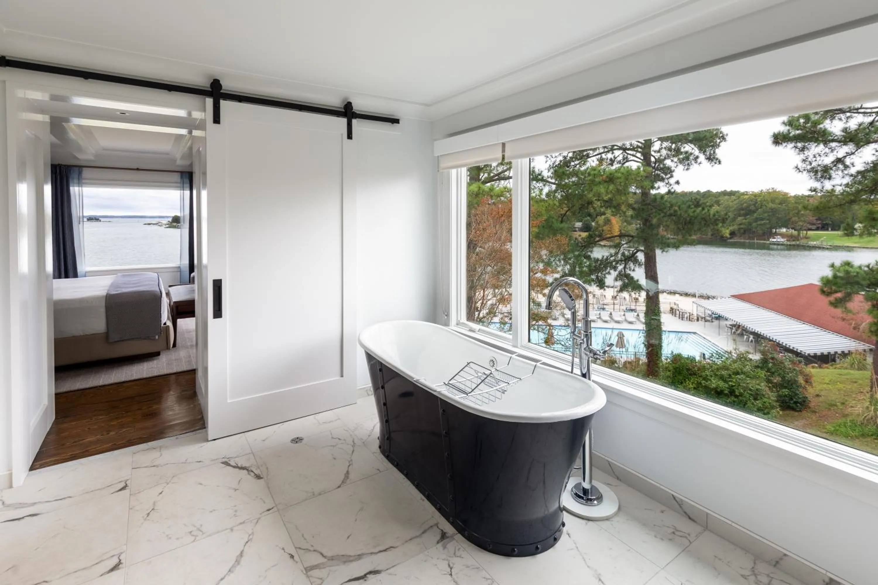 Bath in The Tides Inn