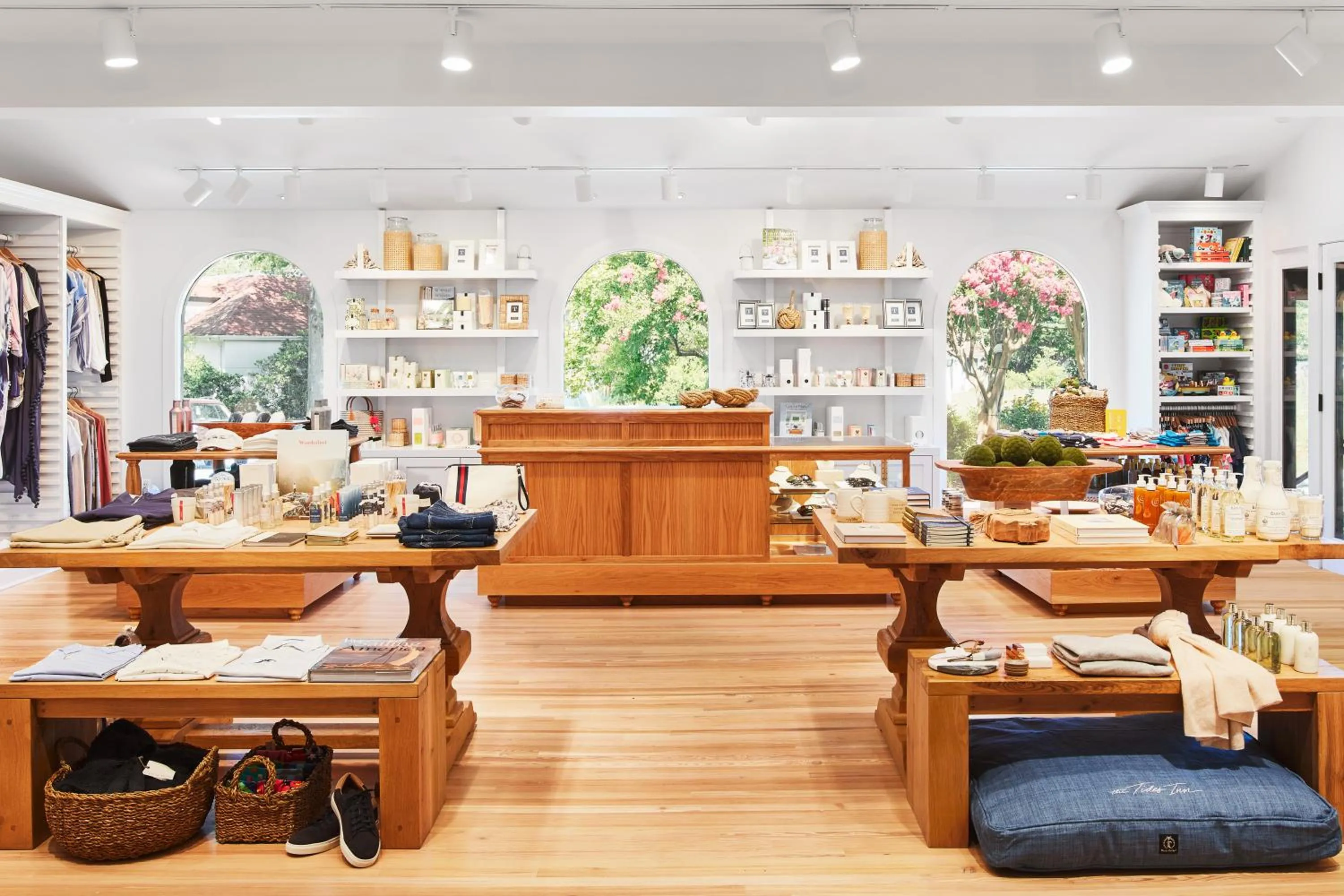 On-site shops in The Tides Inn