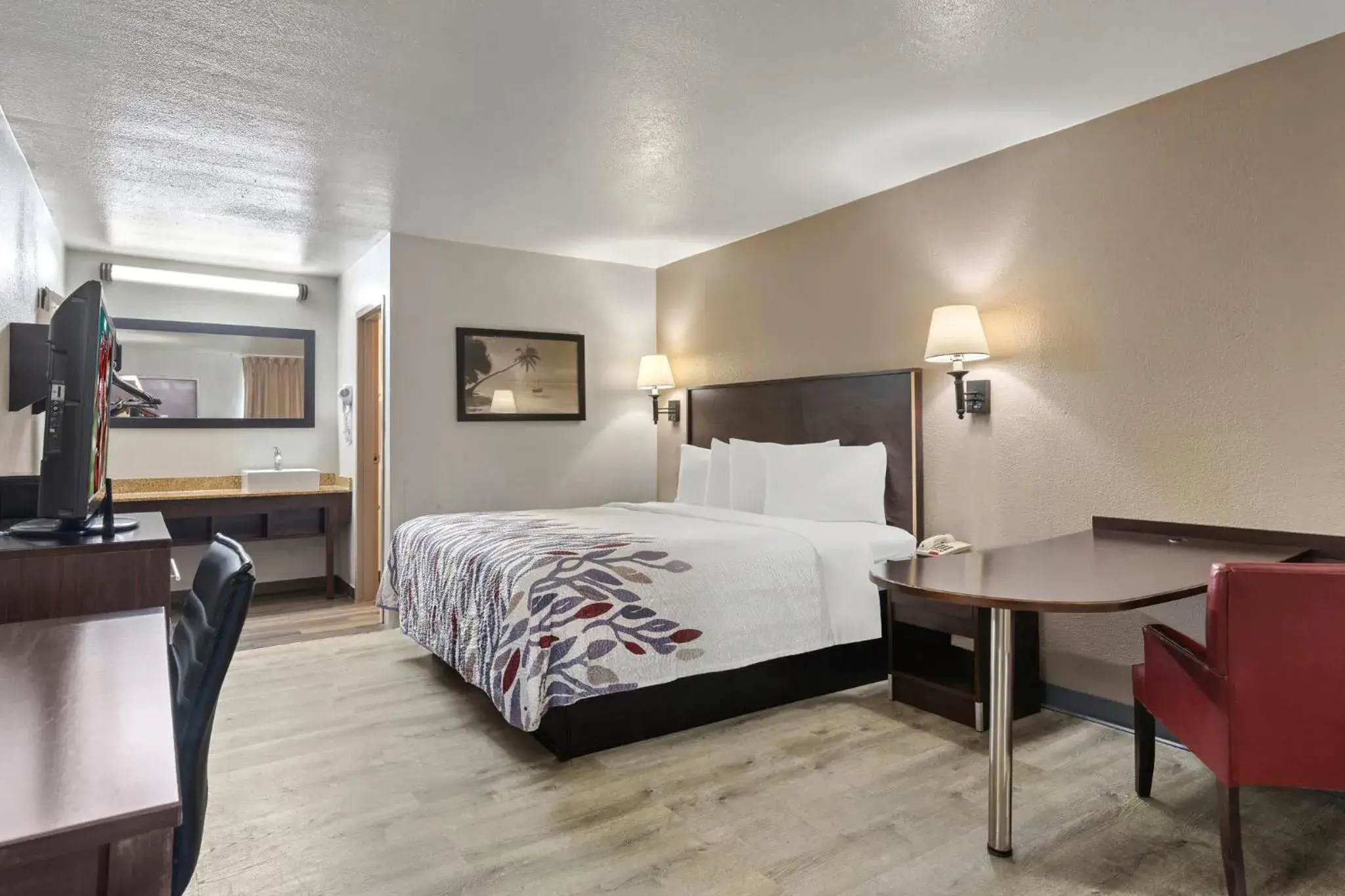 Superior King Room Non-Smoking in Red Roof Inn Wilmington NC Superior King Room Non-Smoking in Red Roof Inn Wilmington NC