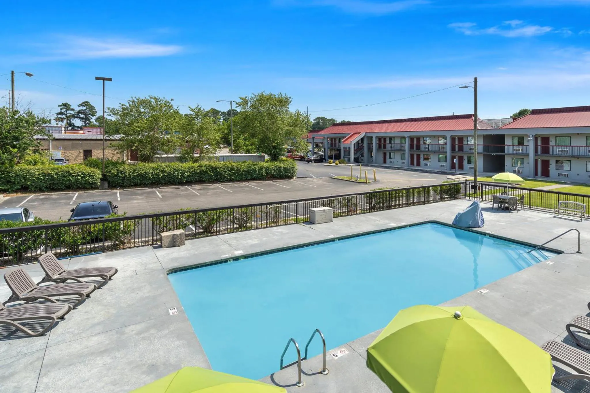 Swimming pool in Red Roof Inn Wilmington NC