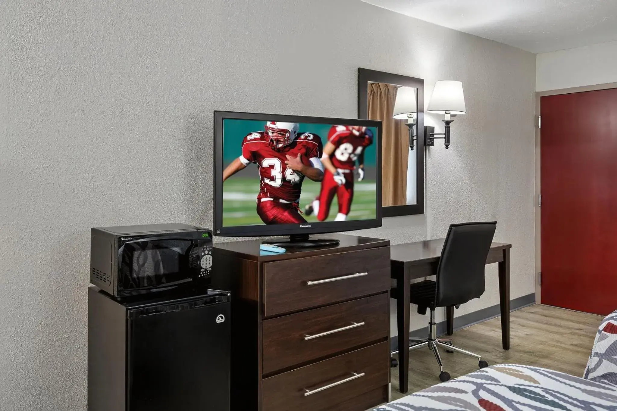 Photo of the whole room, Bed in Red Roof Inn Wilmington NC Photo of the whole room, Bed in Red Roof Inn Wilmington NC