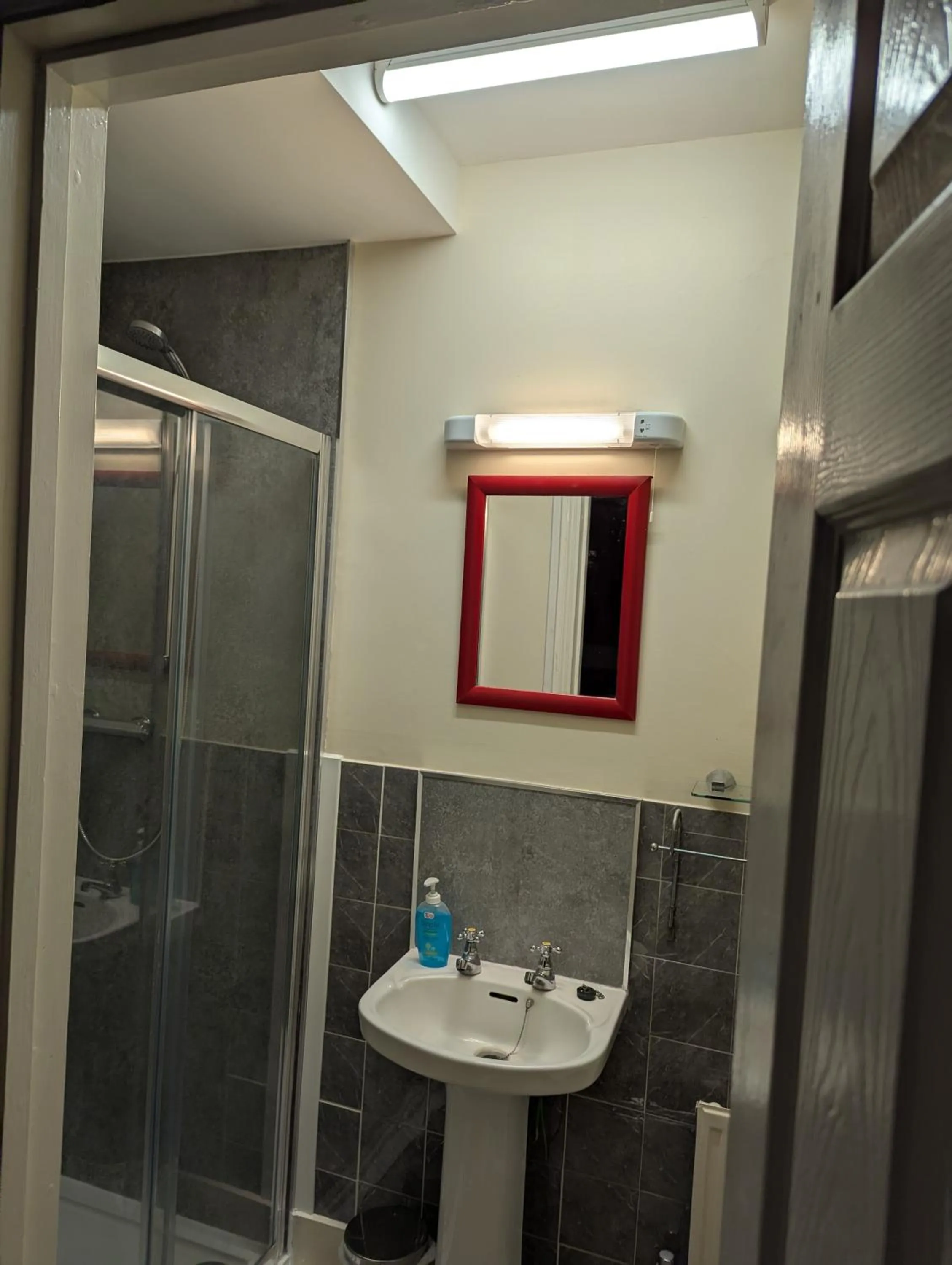 Shower in Railway Inn