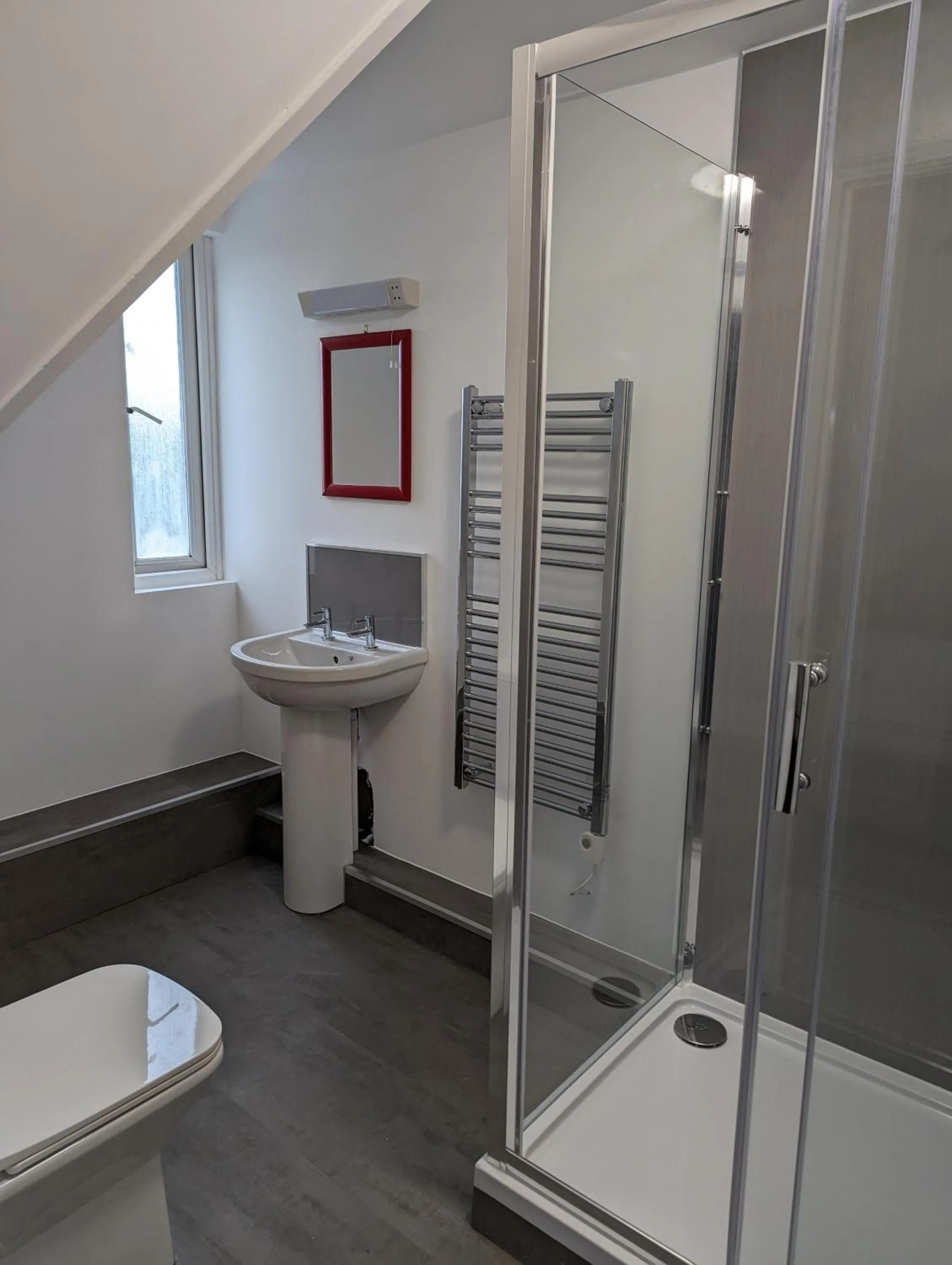 Shower in Railway Inn