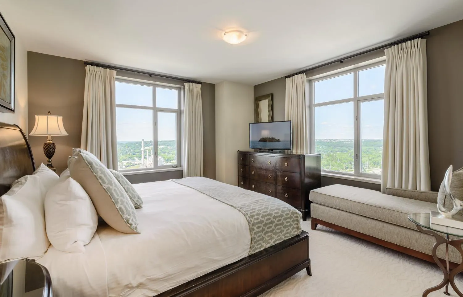 TV and multimedia, Bed in Broadway Plaza, Trademark Collection by Wyndham