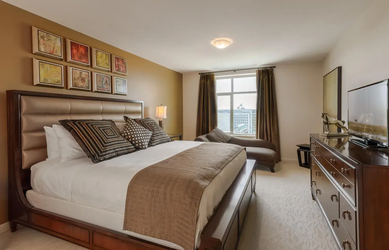 Seating area, Bed in Broadway Plaza, Trademark Collection by Wyndham Seating area, Bed in Broadway Plaza, Trademark Collection by Wyndham