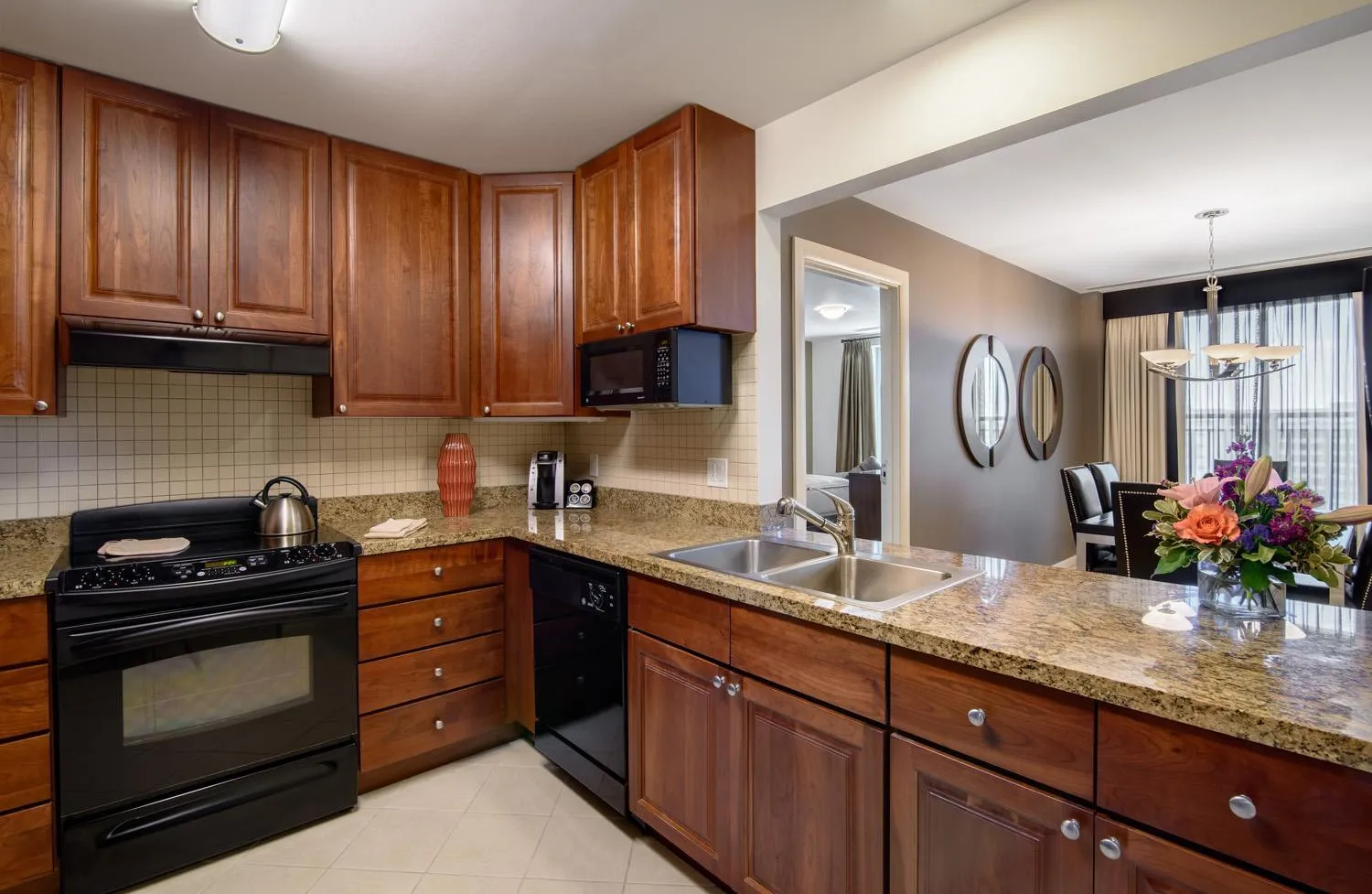 Dining area in Broadway Plaza, Trademark Collection by Wyndham