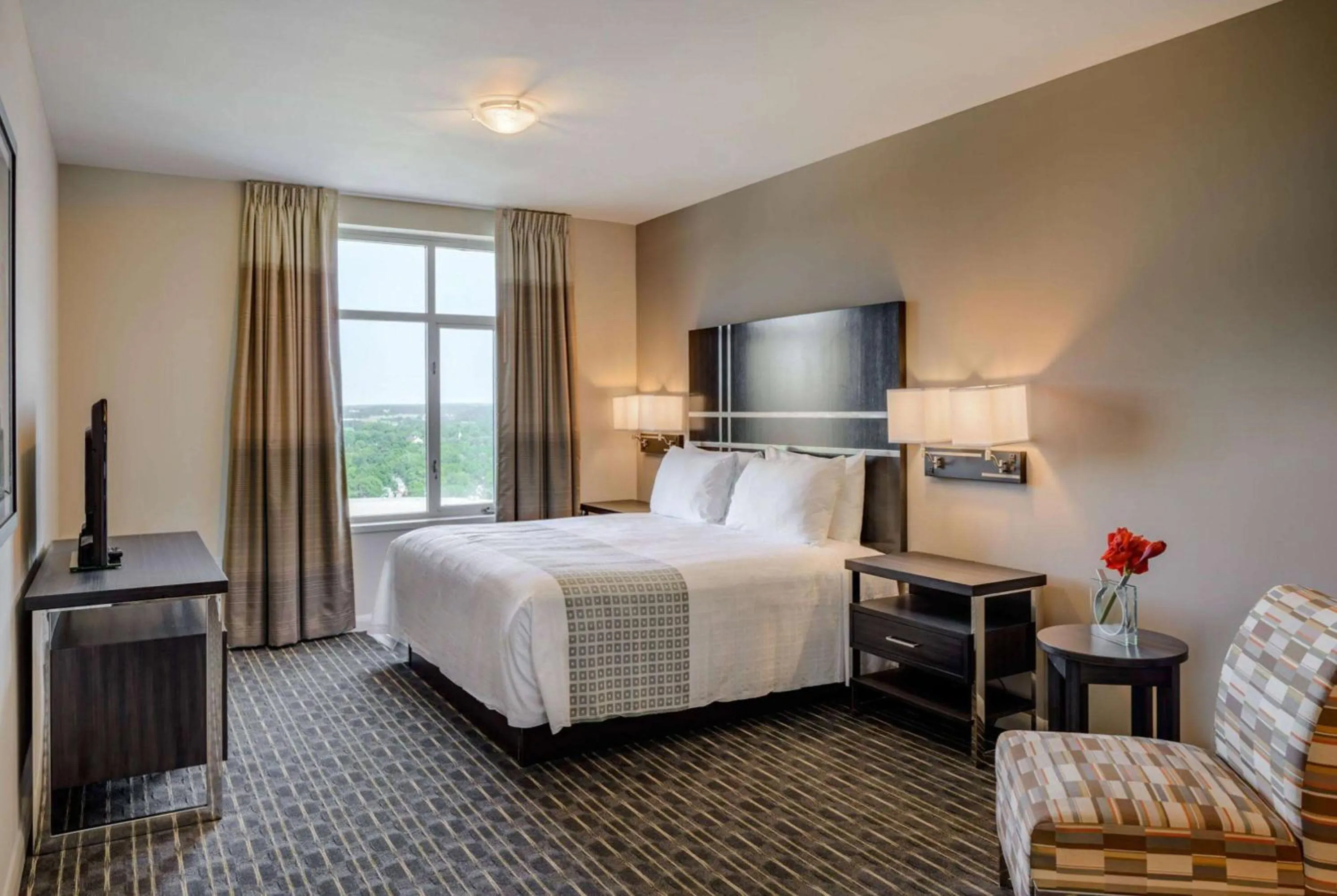 Photo of the whole room, Bed in Broadway Plaza, Trademark Collection by Wyndham