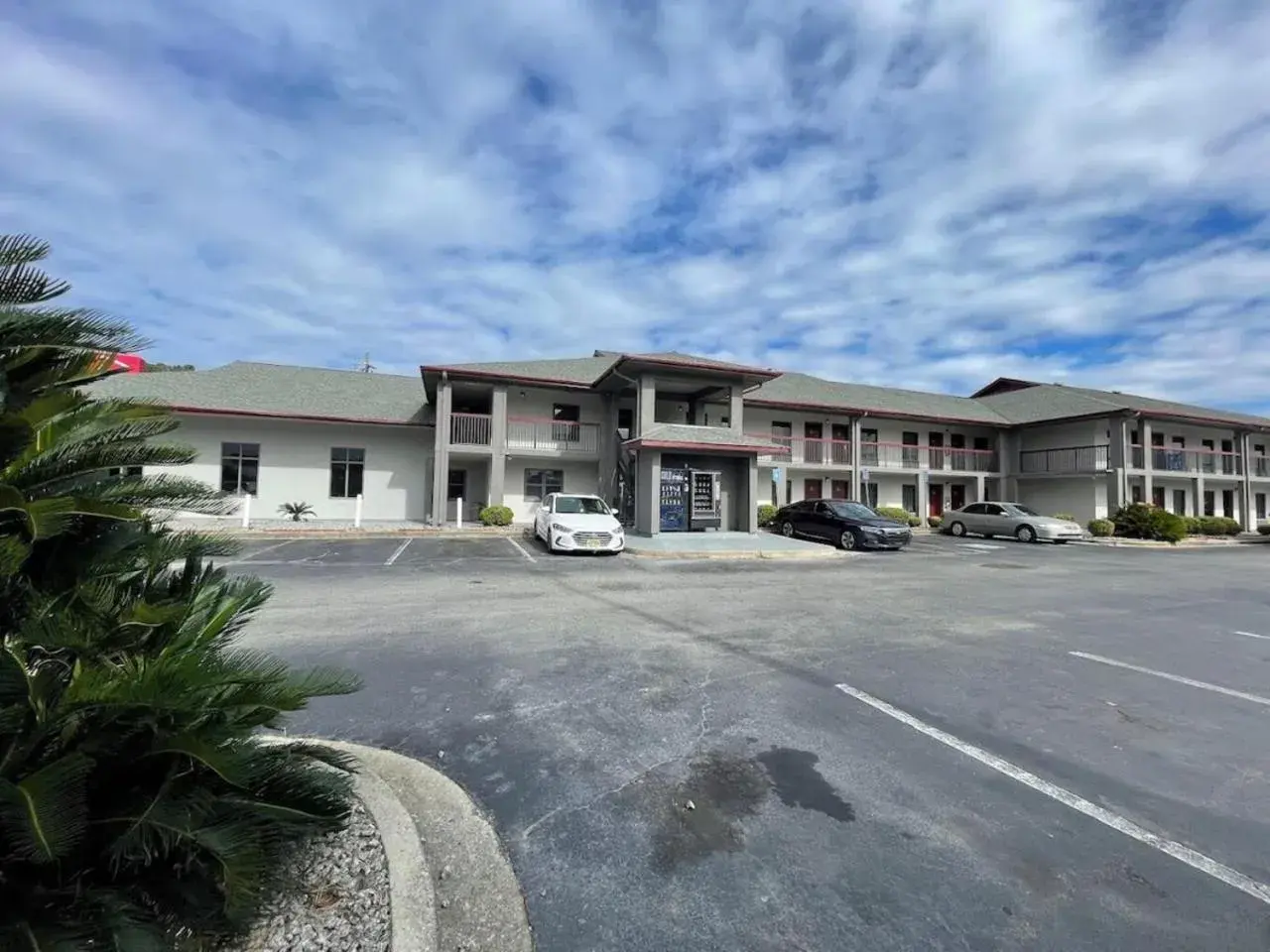 Property building in Red Roof Inn Savannah North I-95 - Port Wentworth Property building in Red Roof Inn Savannah North I-95 - Port Wentworth
