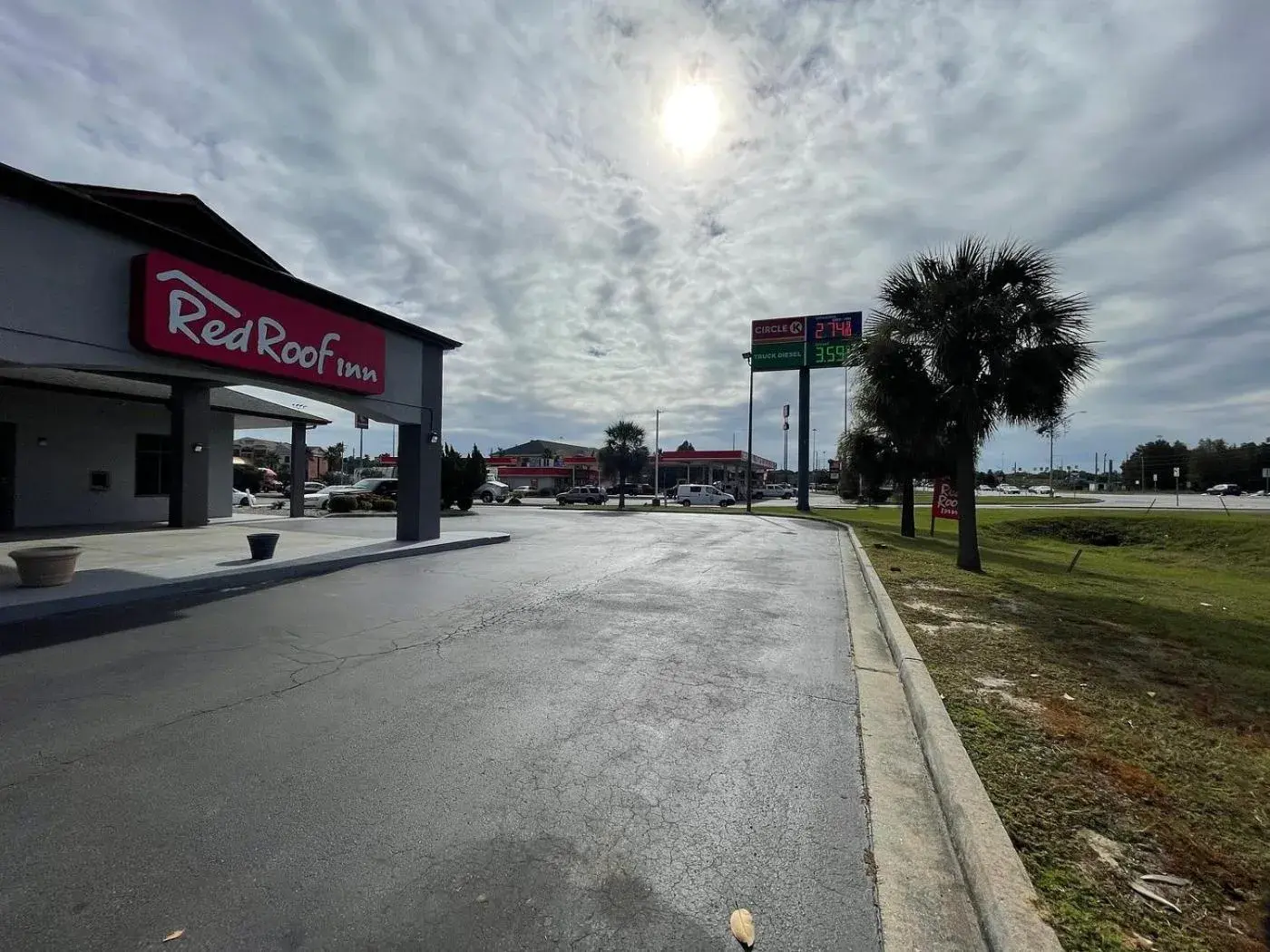 Property building in Red Roof Inn Savannah North I-95 - Port Wentworth Property building in Red Roof Inn Savannah North I-95 - Port Wentworth