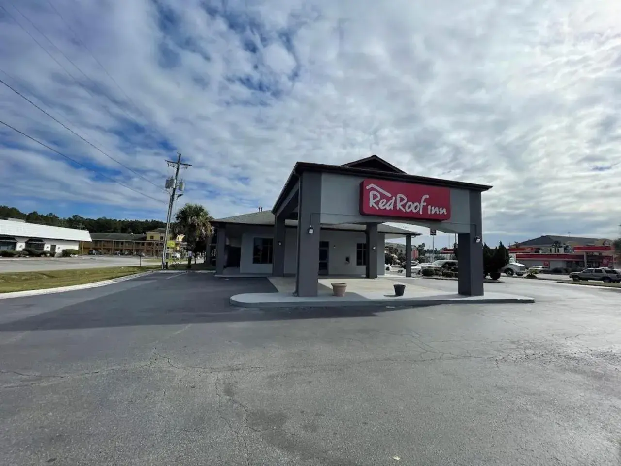 Property building in Red Roof Inn Savannah North I-95 - Port Wentworth Property building in Red Roof Inn Savannah North I-95 - Port Wentworth