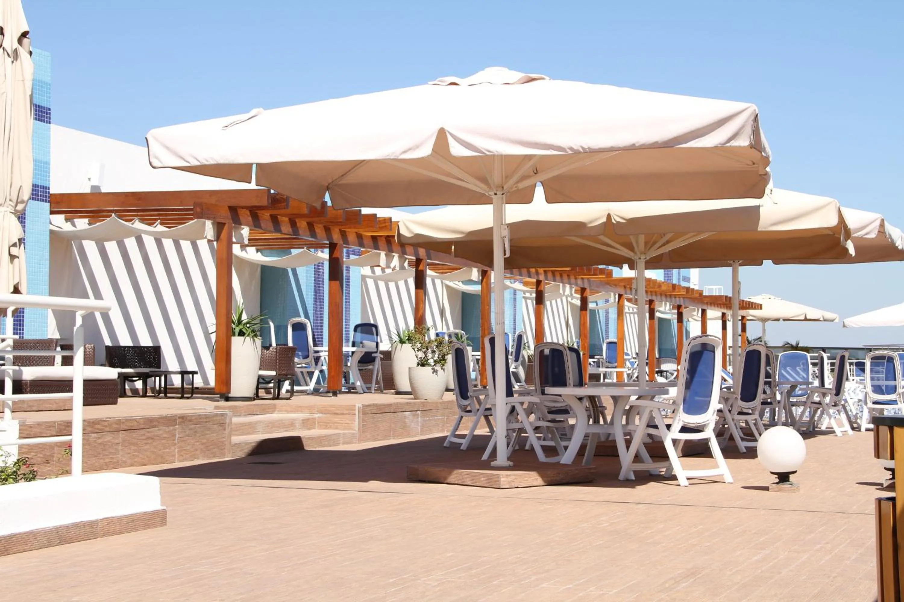 Patio in Gran Bourbon Hotel Asuncion