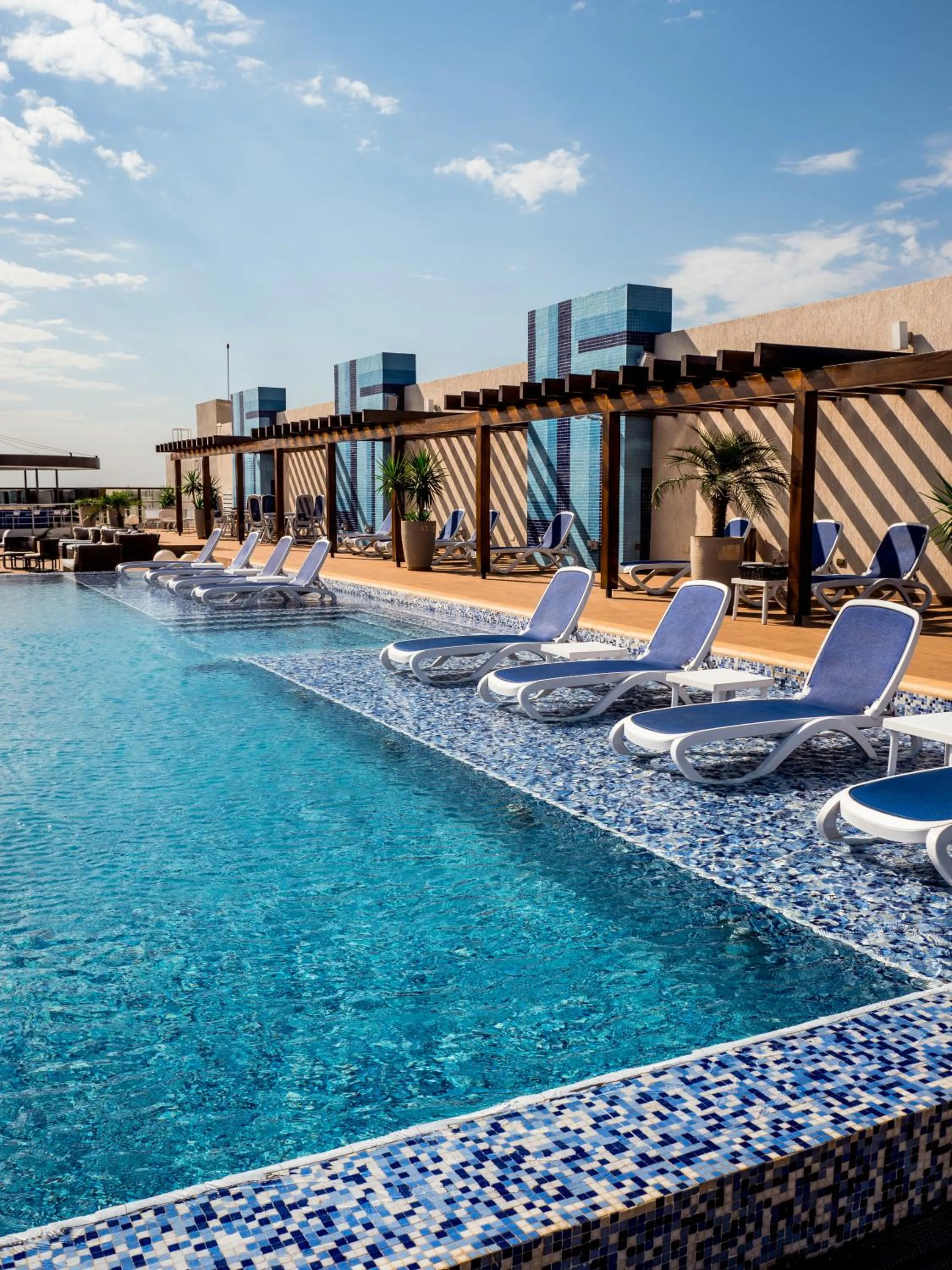 Swimming pool in Gran Bourbon Hotel Asuncion