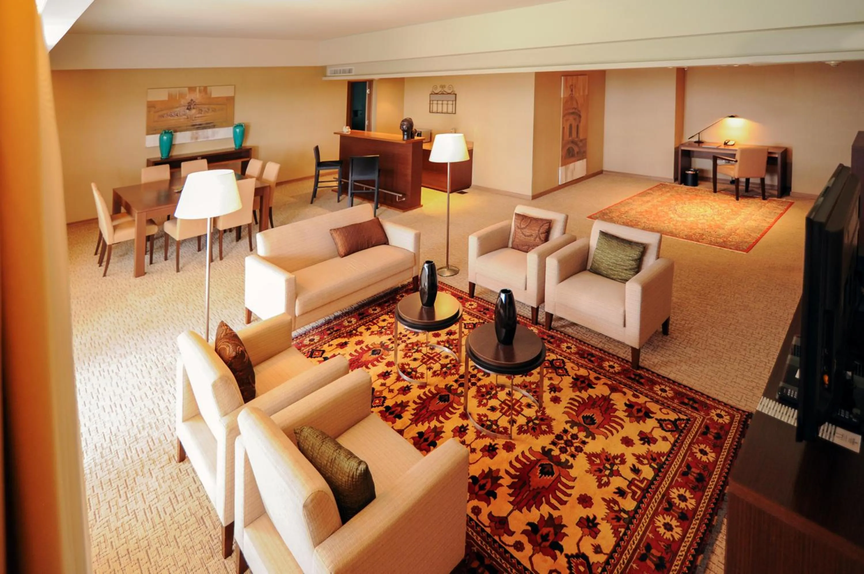 Living room, Bed in Gran Bourbon Hotel Asuncion