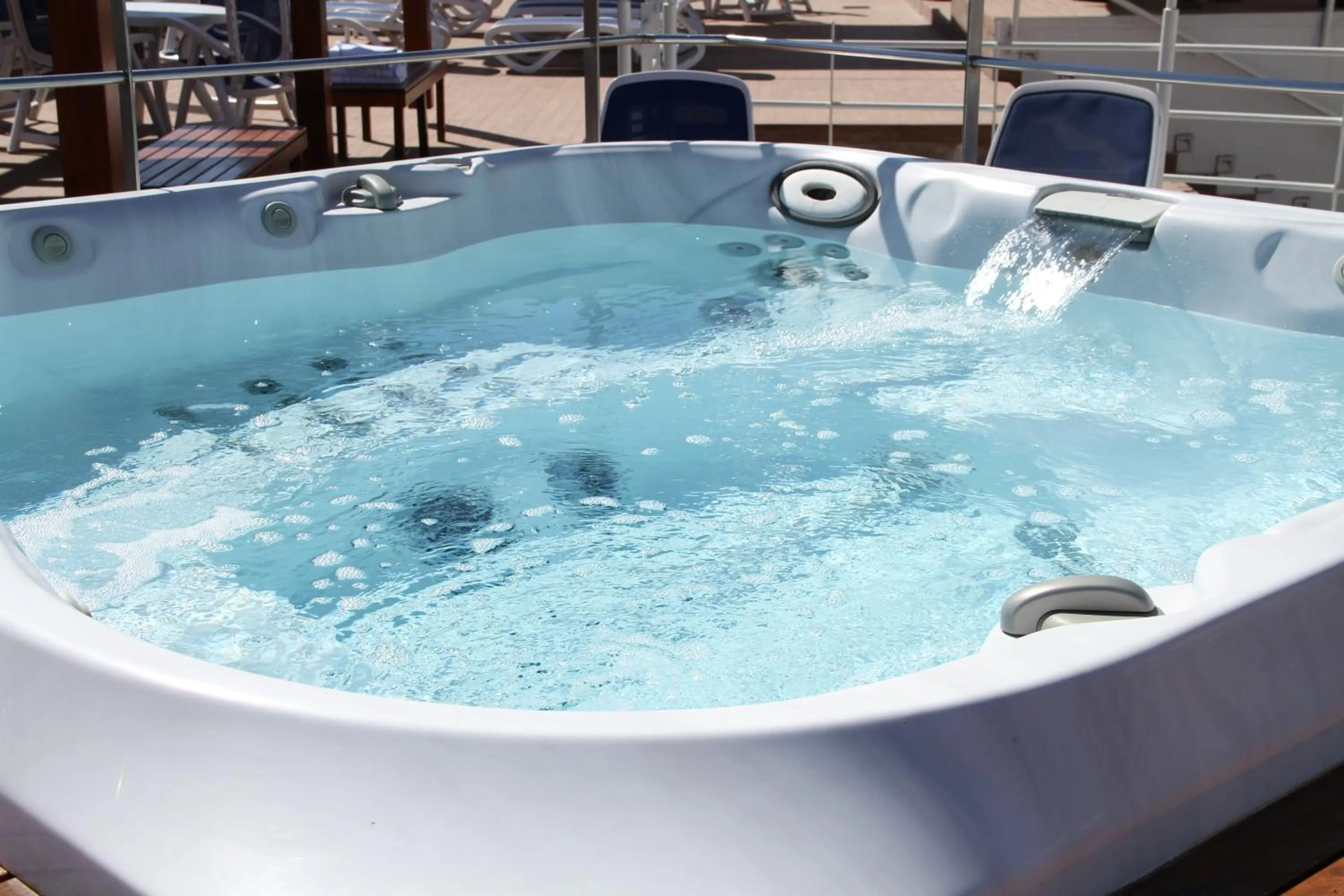 Hot Tub in Gran Bourbon Hotel Asuncion