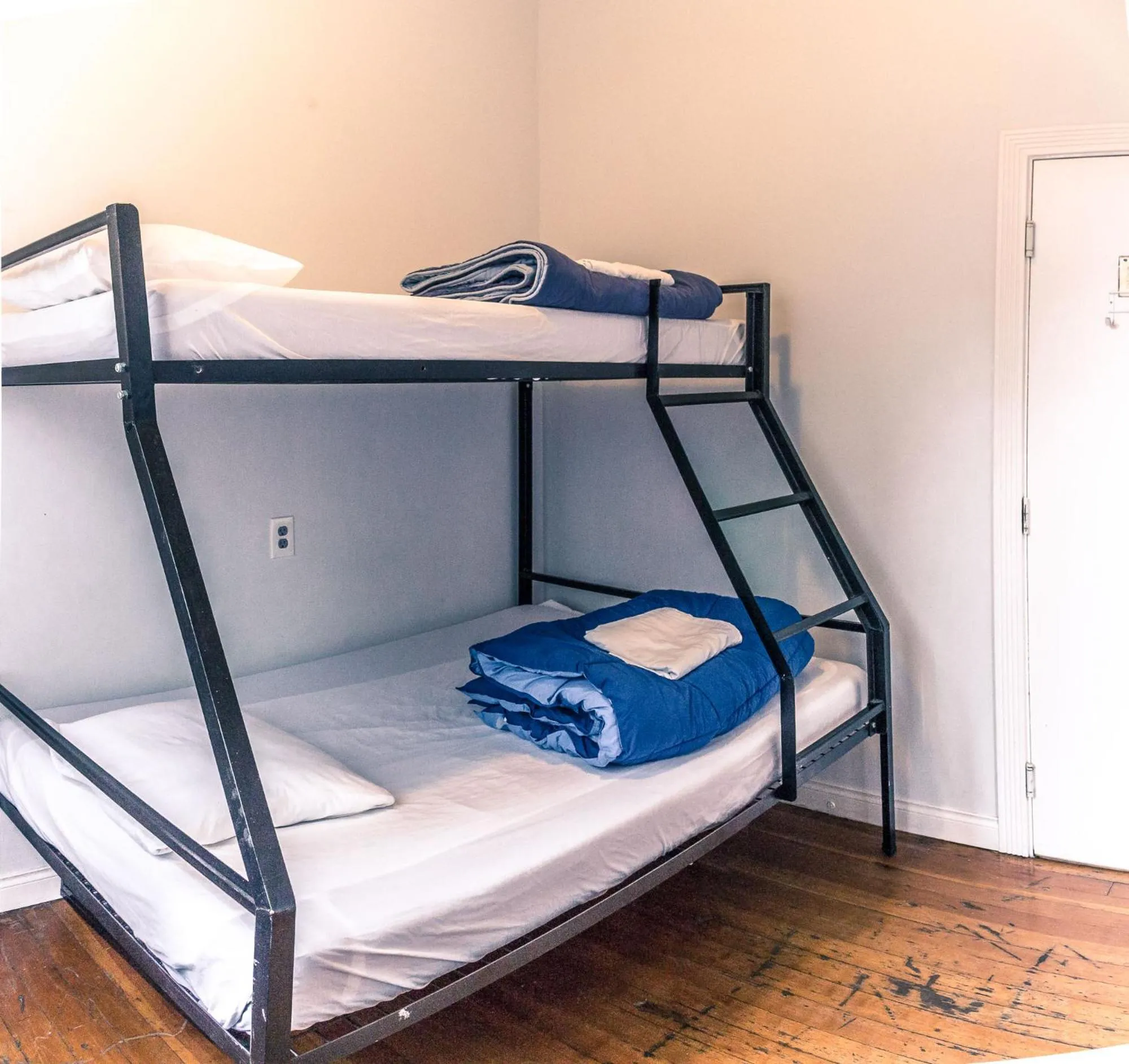 Bed in The Cambie Hostel Seymour