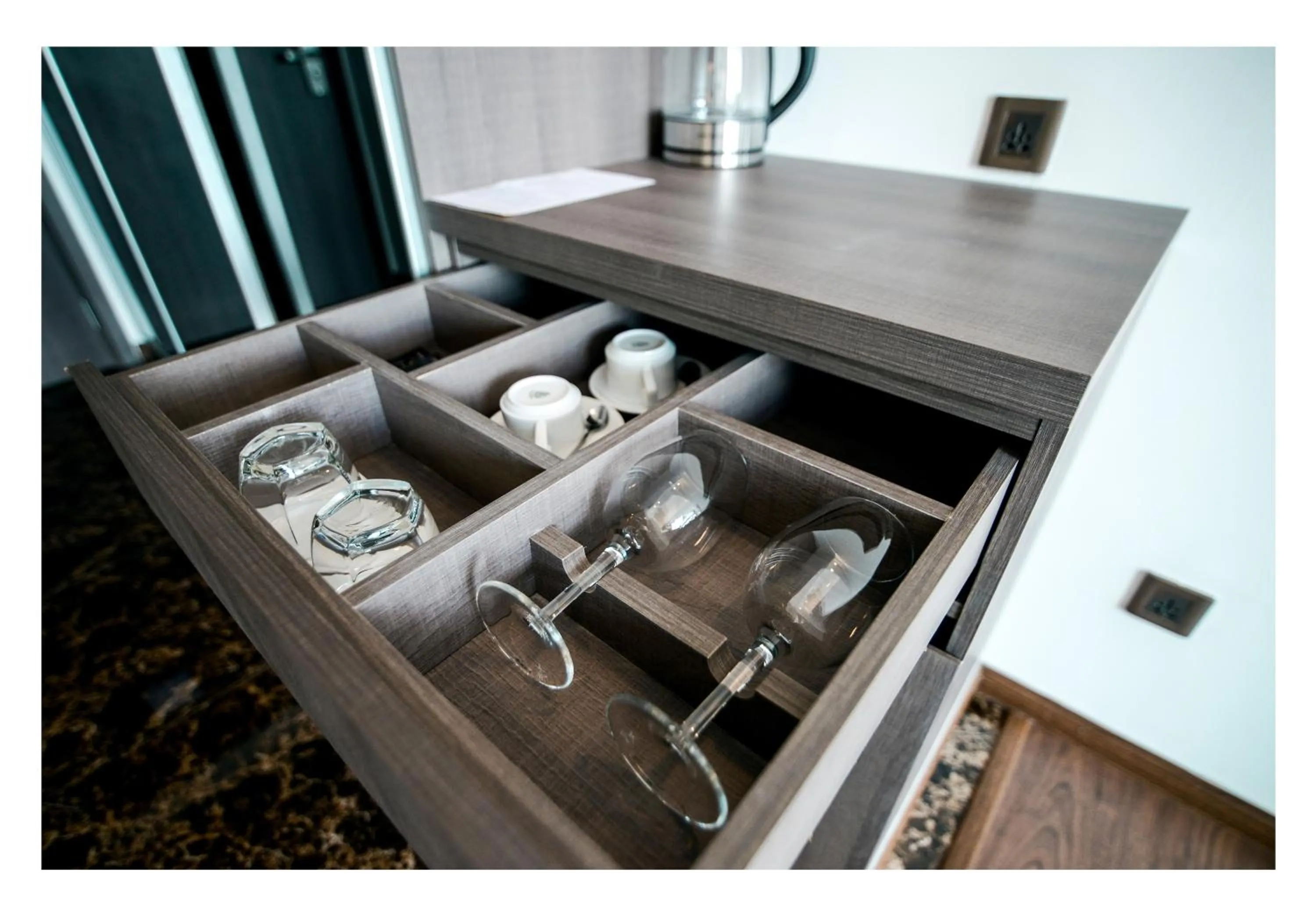 Coffee/tea facilities in The Mira Central Park Hotel