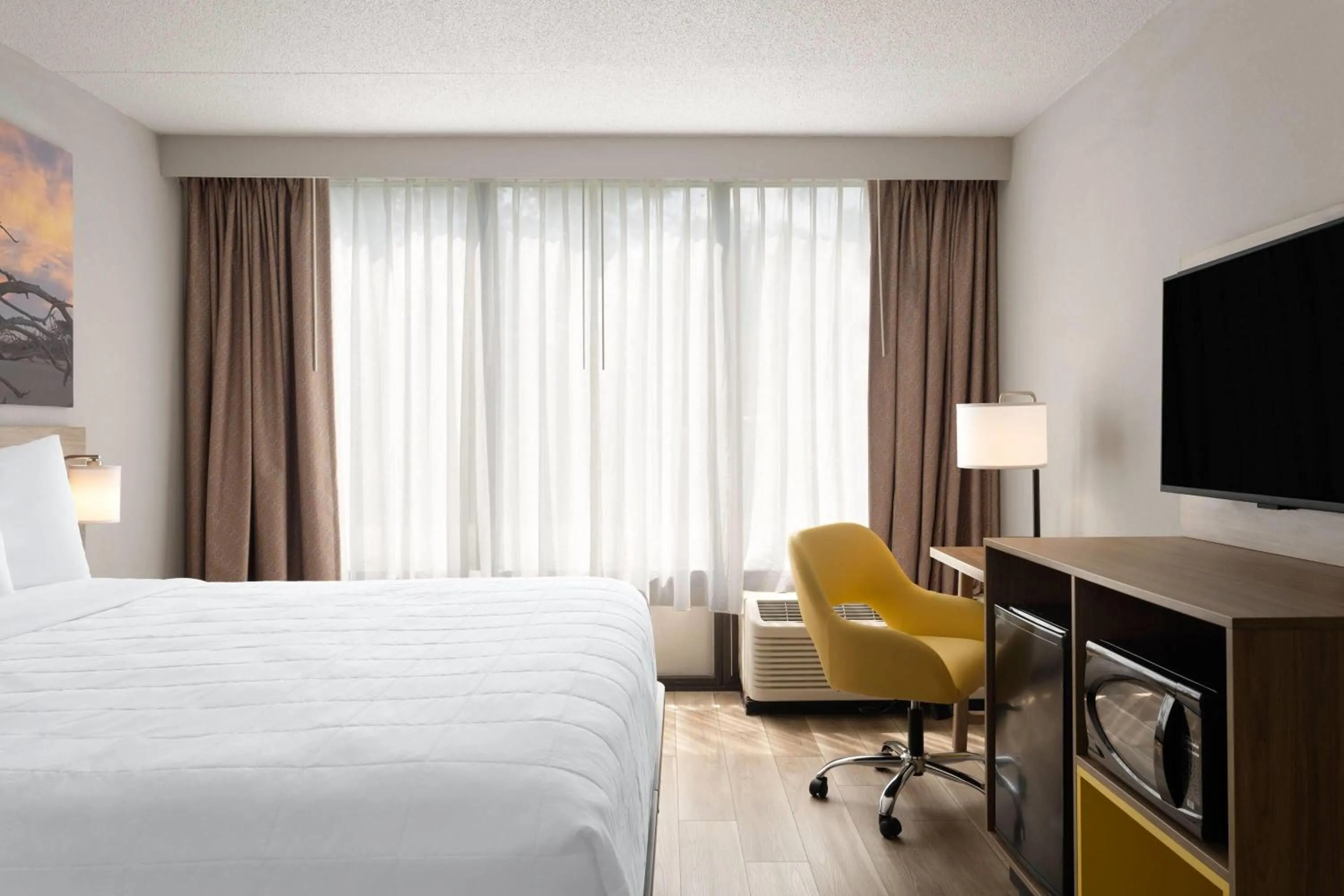 Photo of the whole room, Bed in Days Hotel by Wyndham Williamsburg I-64