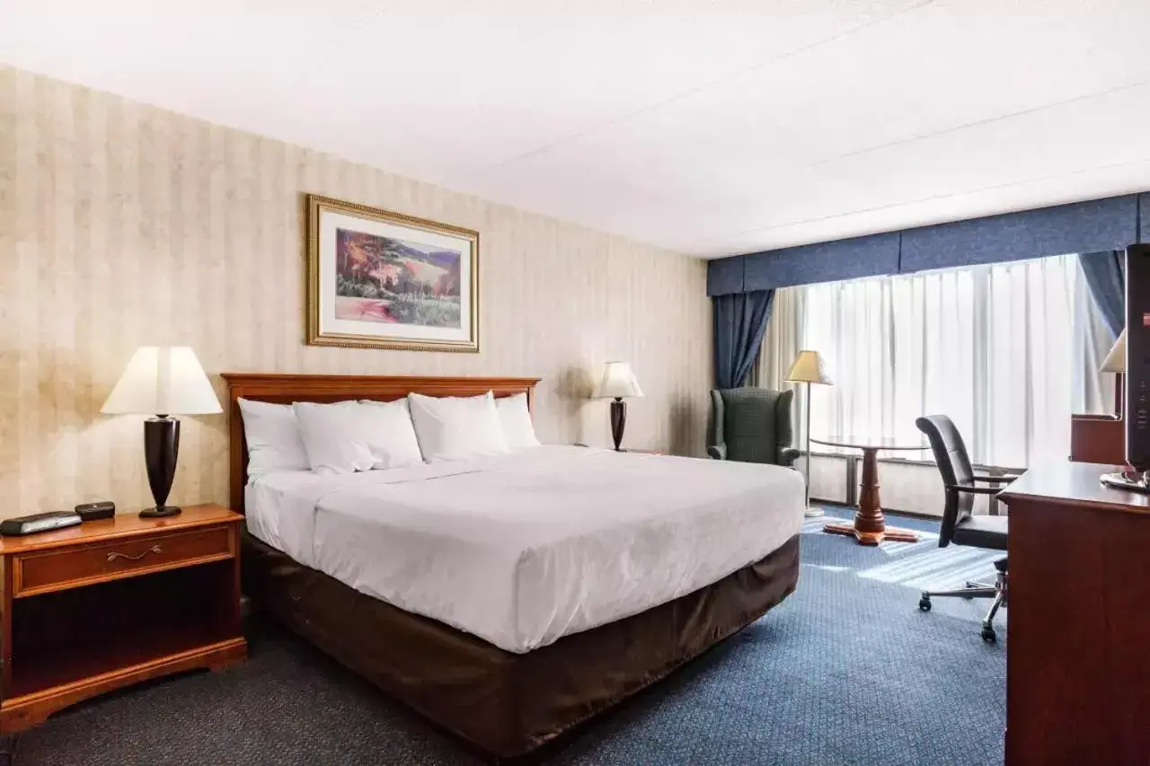 Bed in Clarion Hotel Williamsburg I-64 Bed in Clarion Hotel Williamsburg I-64