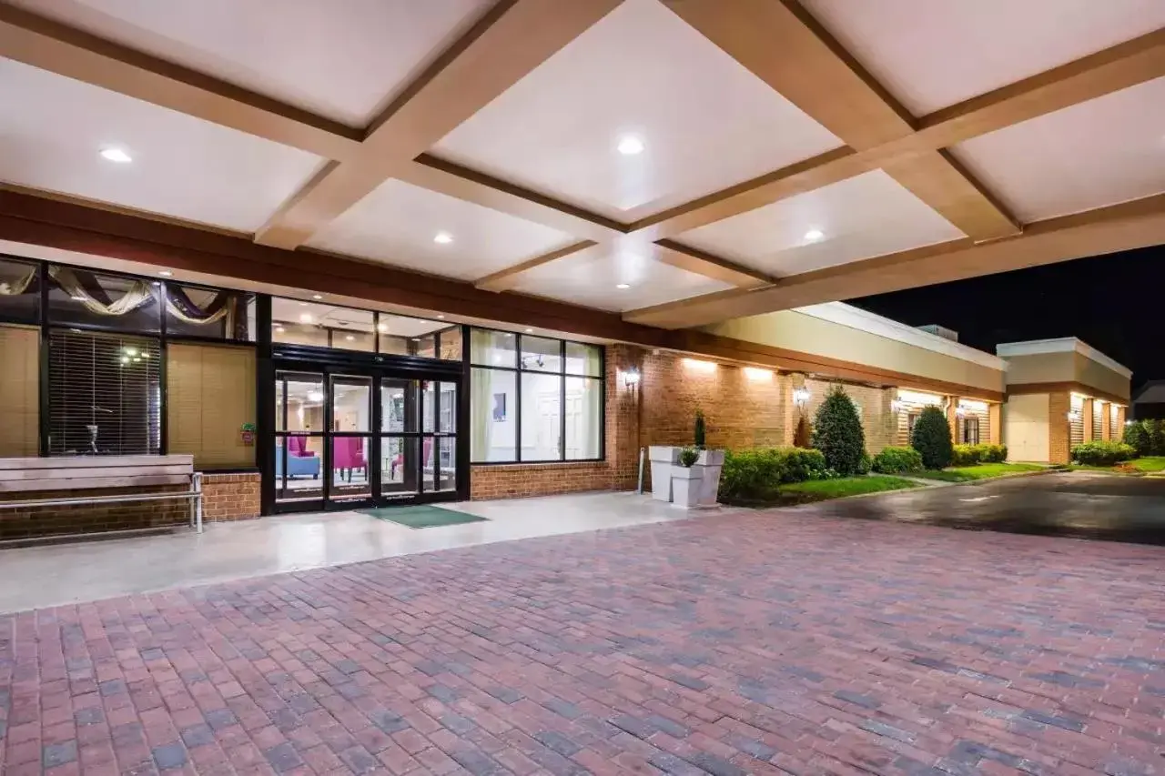 Clarion Hotel Williamsburg I-64 Clarion Hotel Williamsburg I-64