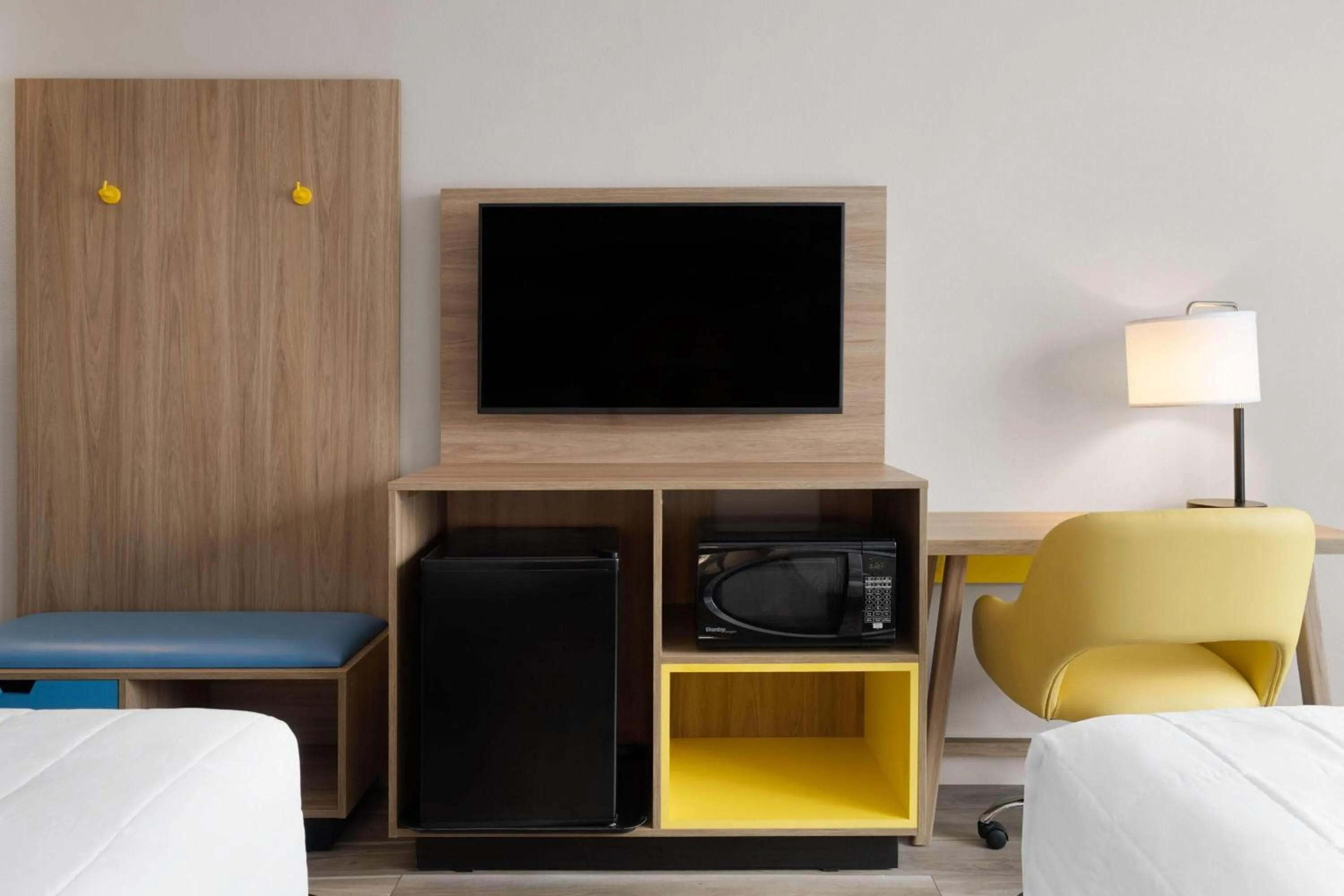 Photo of the whole room in Days Hotel by Wyndham Williamsburg I-64