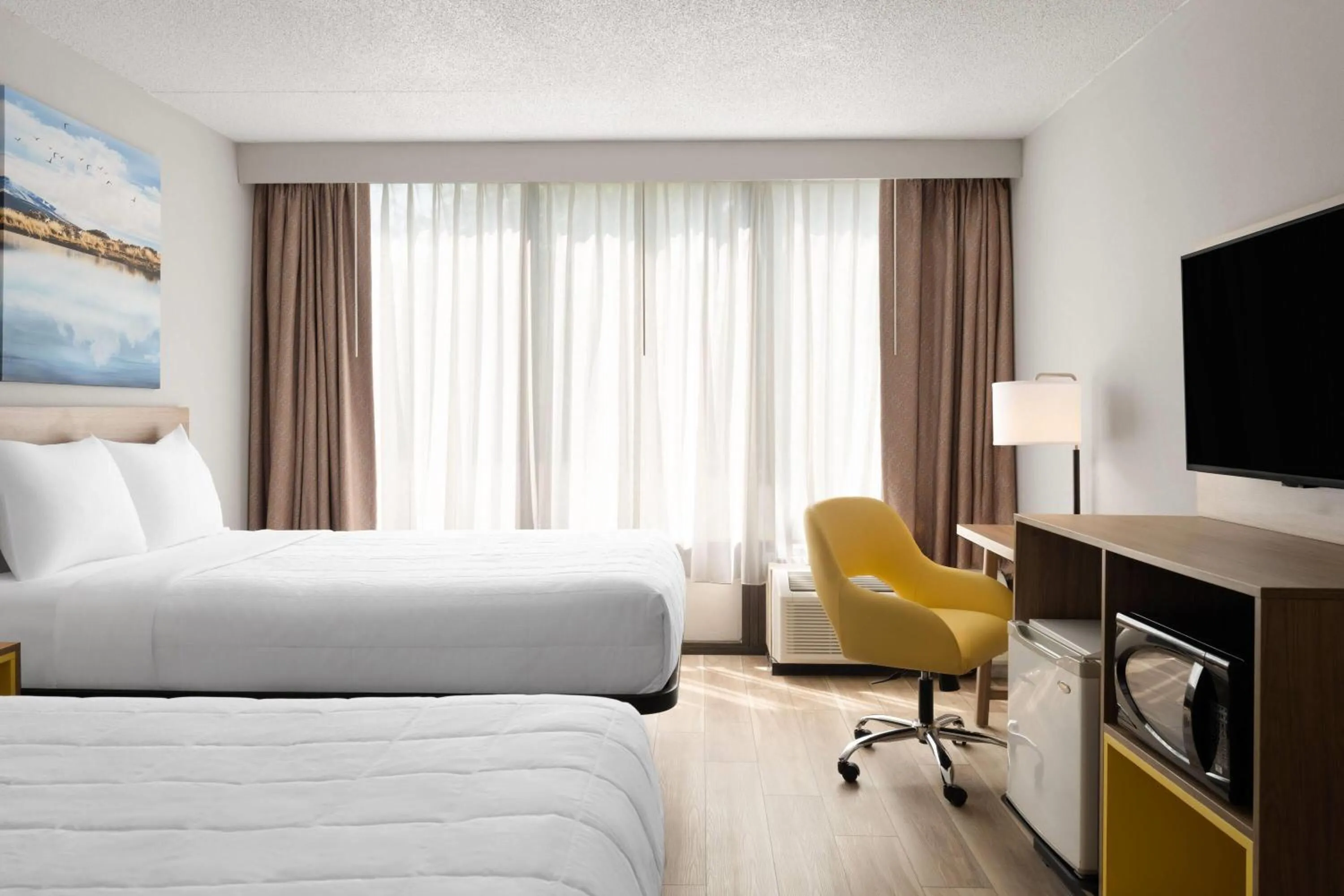 Photo of the whole room, Bed in Days Hotel by Wyndham Williamsburg I-64