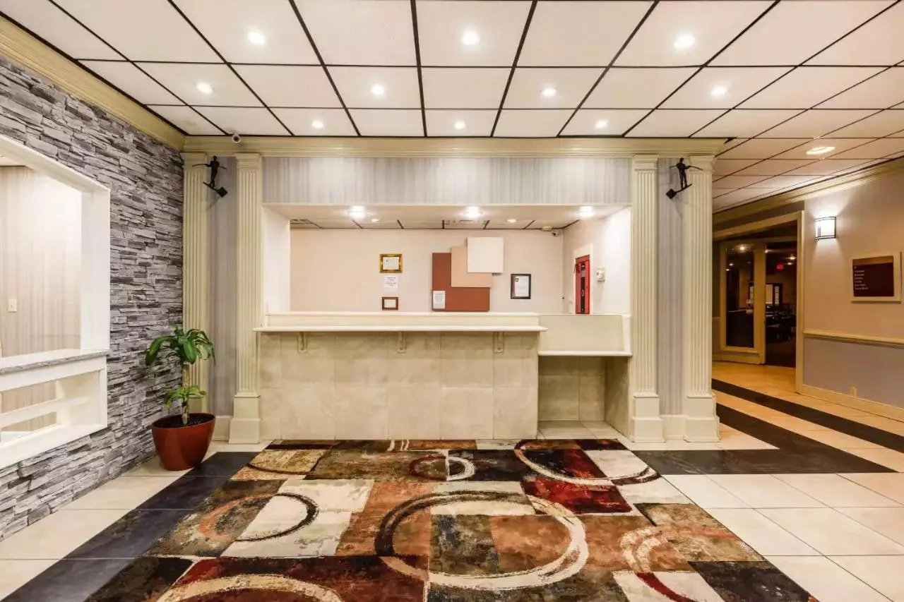 Lobby or reception in Clarion Hotel Williamsburg I-64