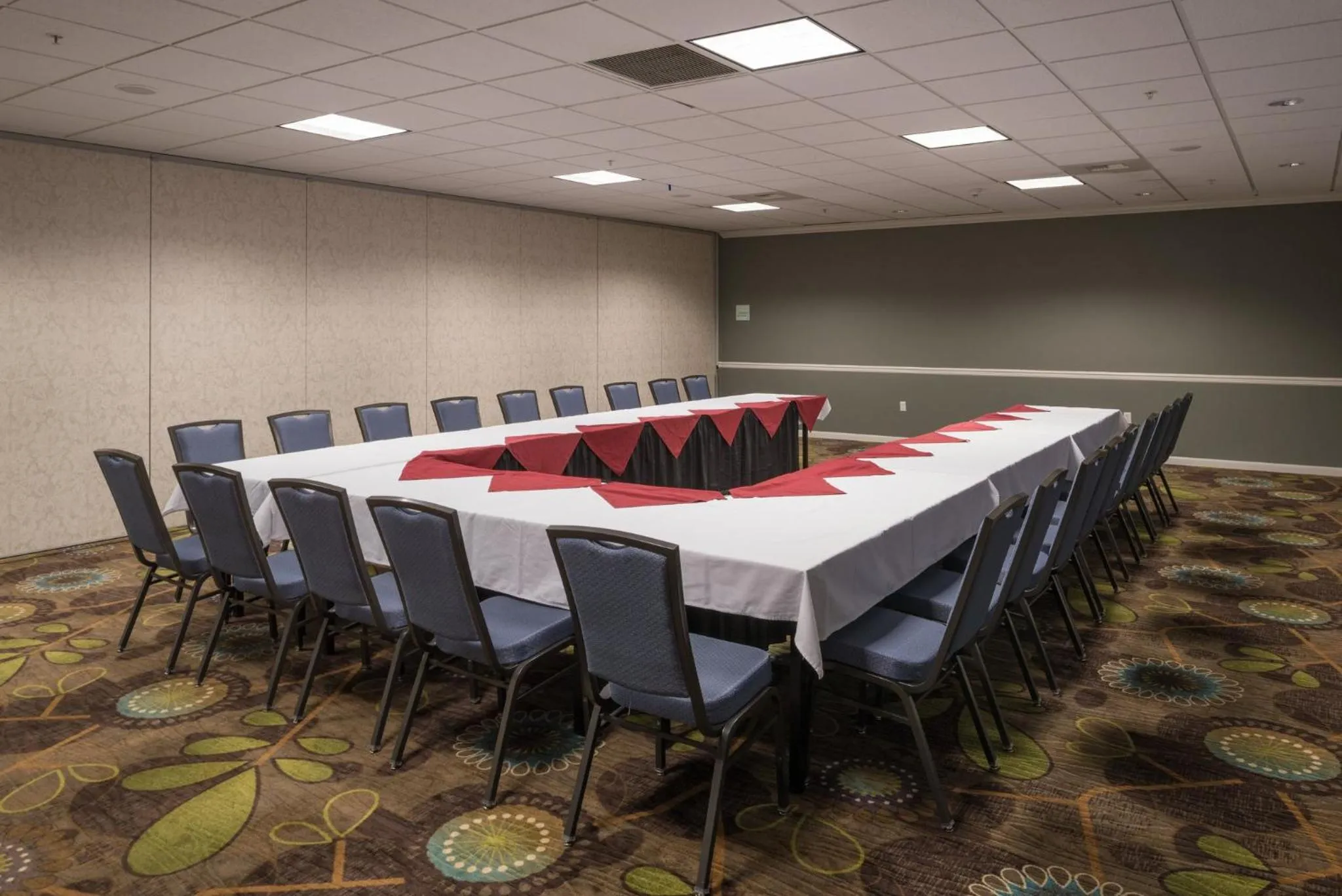 Meeting/conference room in Holiday Inn Express Spokane Airport by IHG