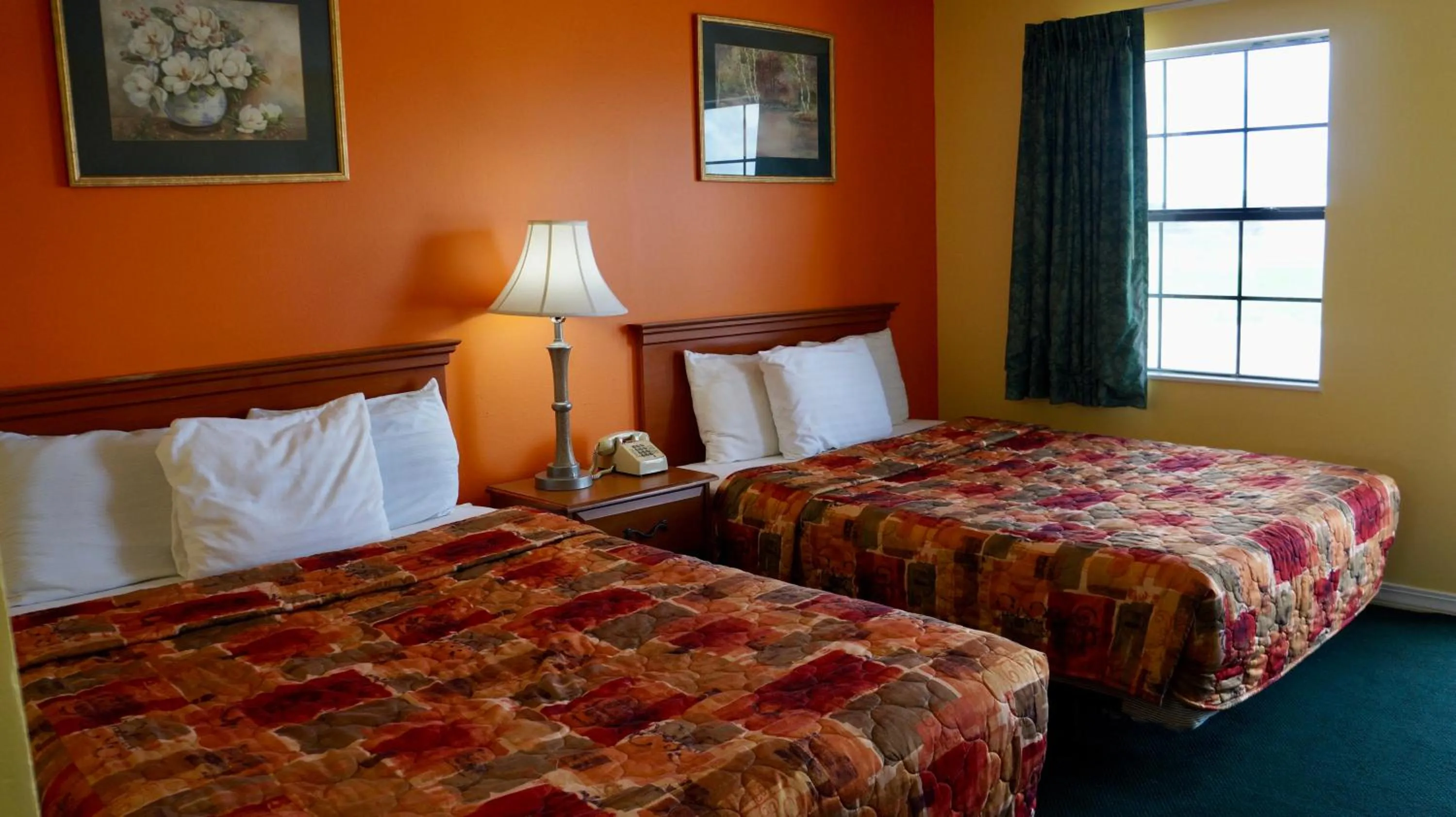 Bed in American Inn of Kinder