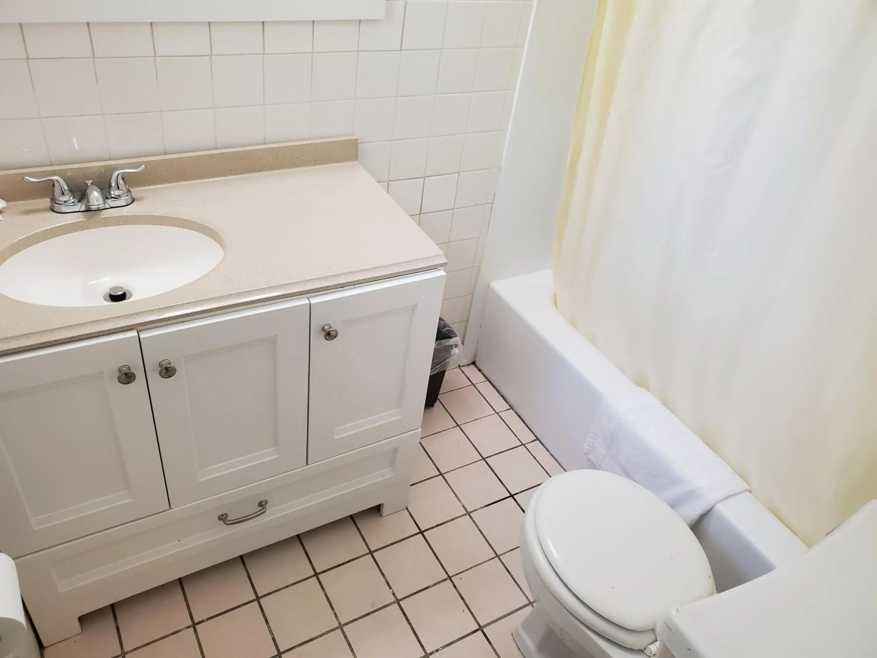 Bathroom in Rodeway Inn