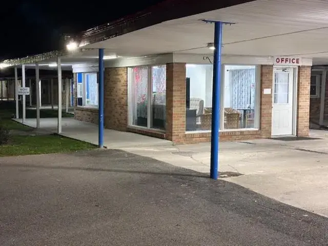 King Room - Smoking in Rodeway Inn Flora King Room - Smoking in Rodeway Inn Flora