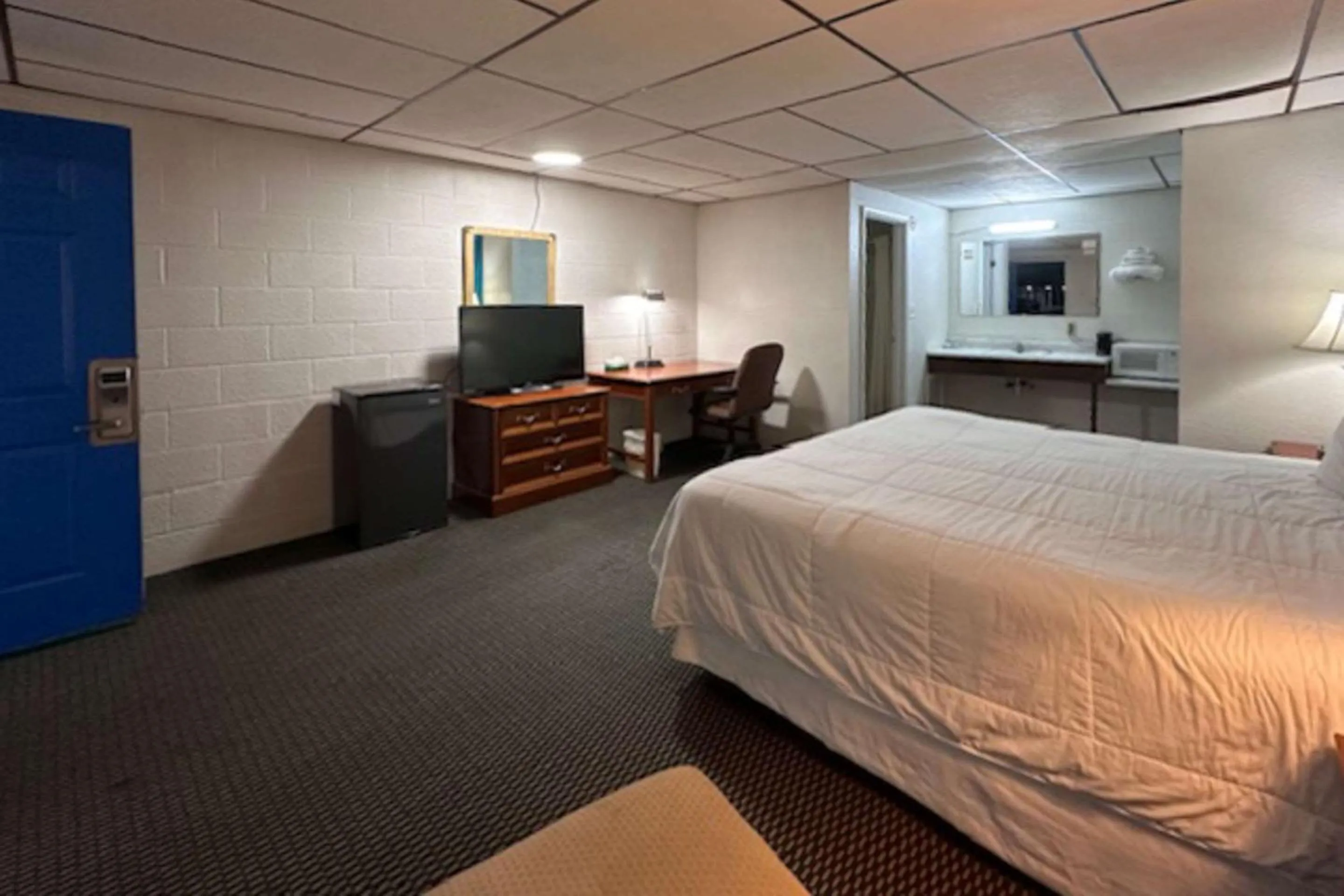 Bedroom, Bed in Rodeway Inn Flora