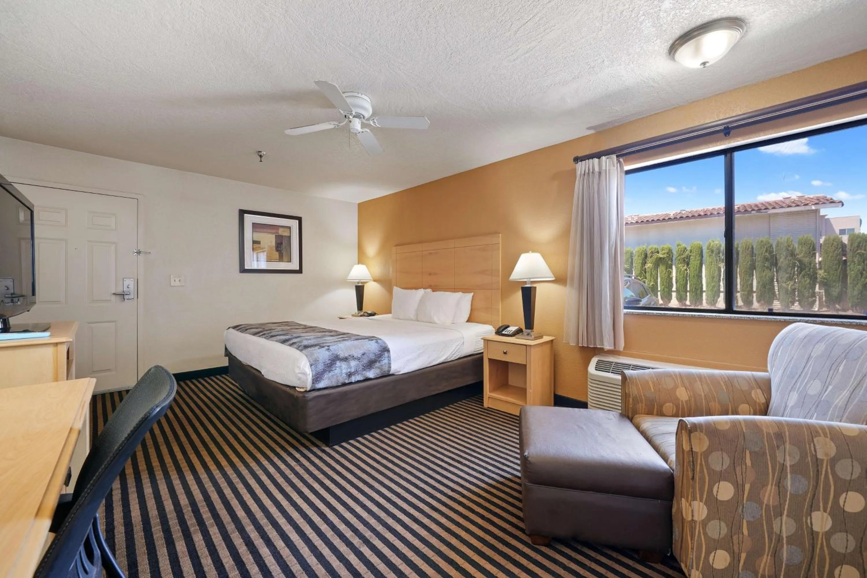 Bedroom, Bed in Best Western Plus Executive Inn &amp; Suites