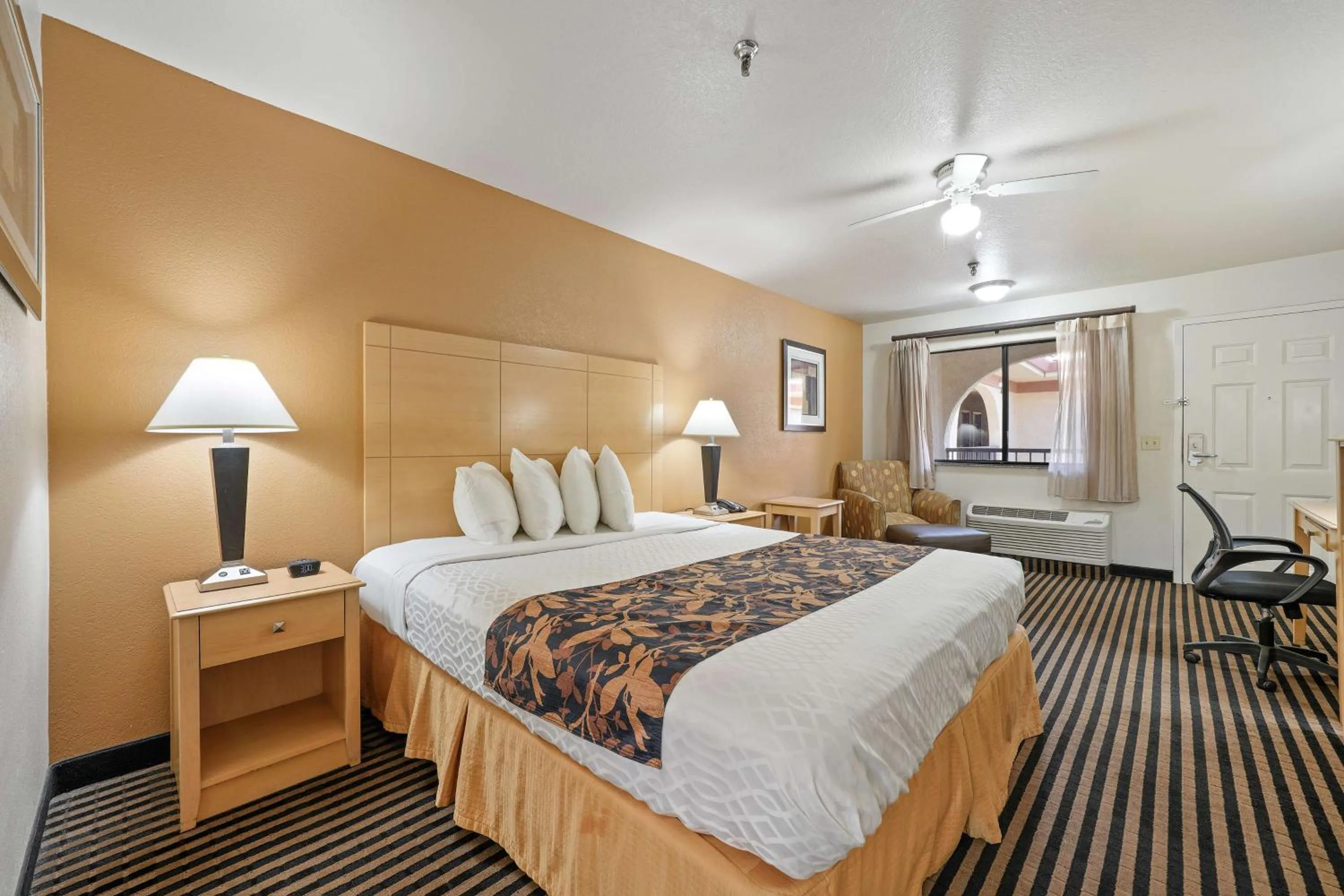 Bedroom, Bed in Best Western Plus Executive Inn & Suites