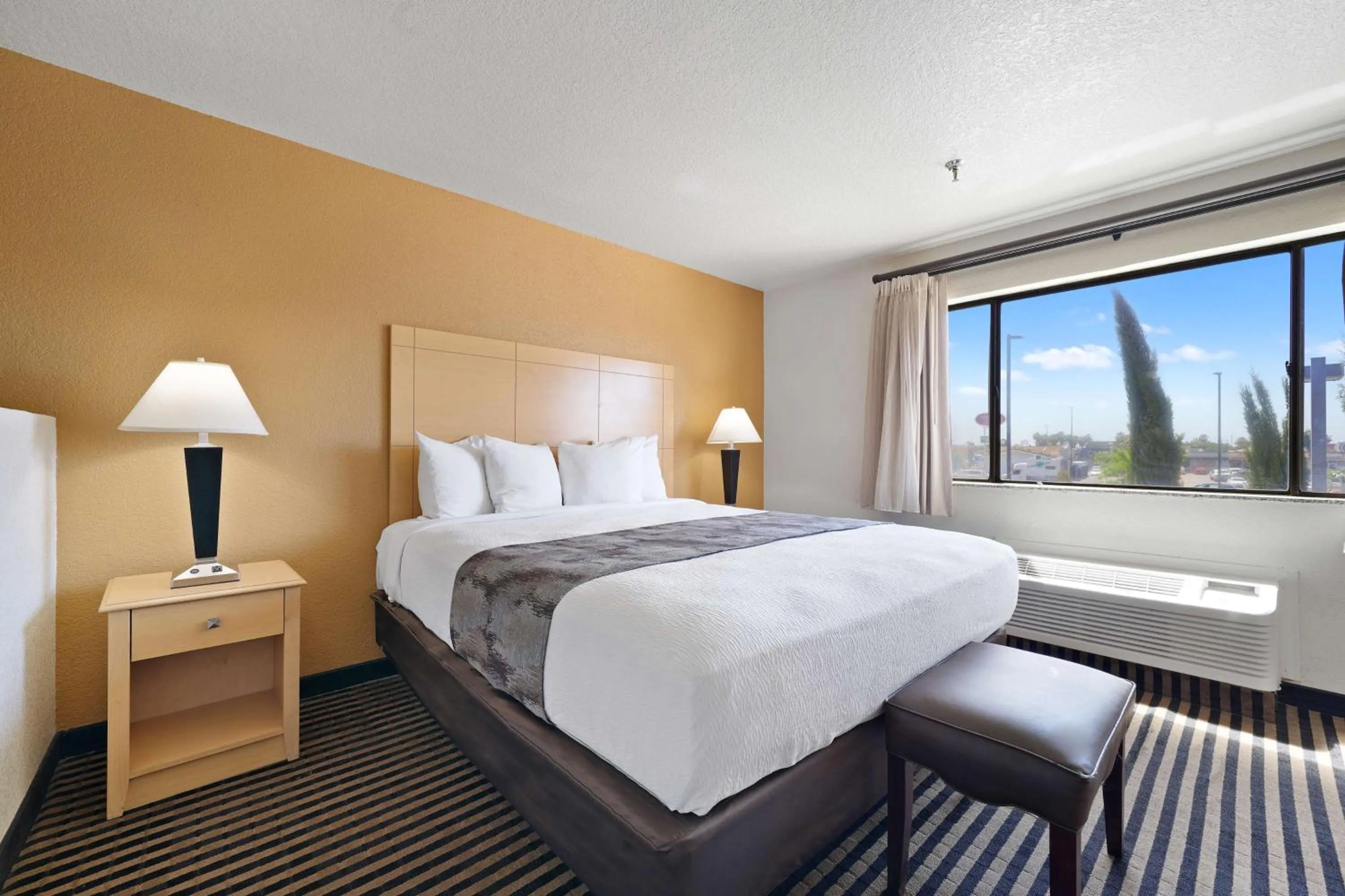 Bedroom, Bed in Best Western Plus Executive Inn & Suites