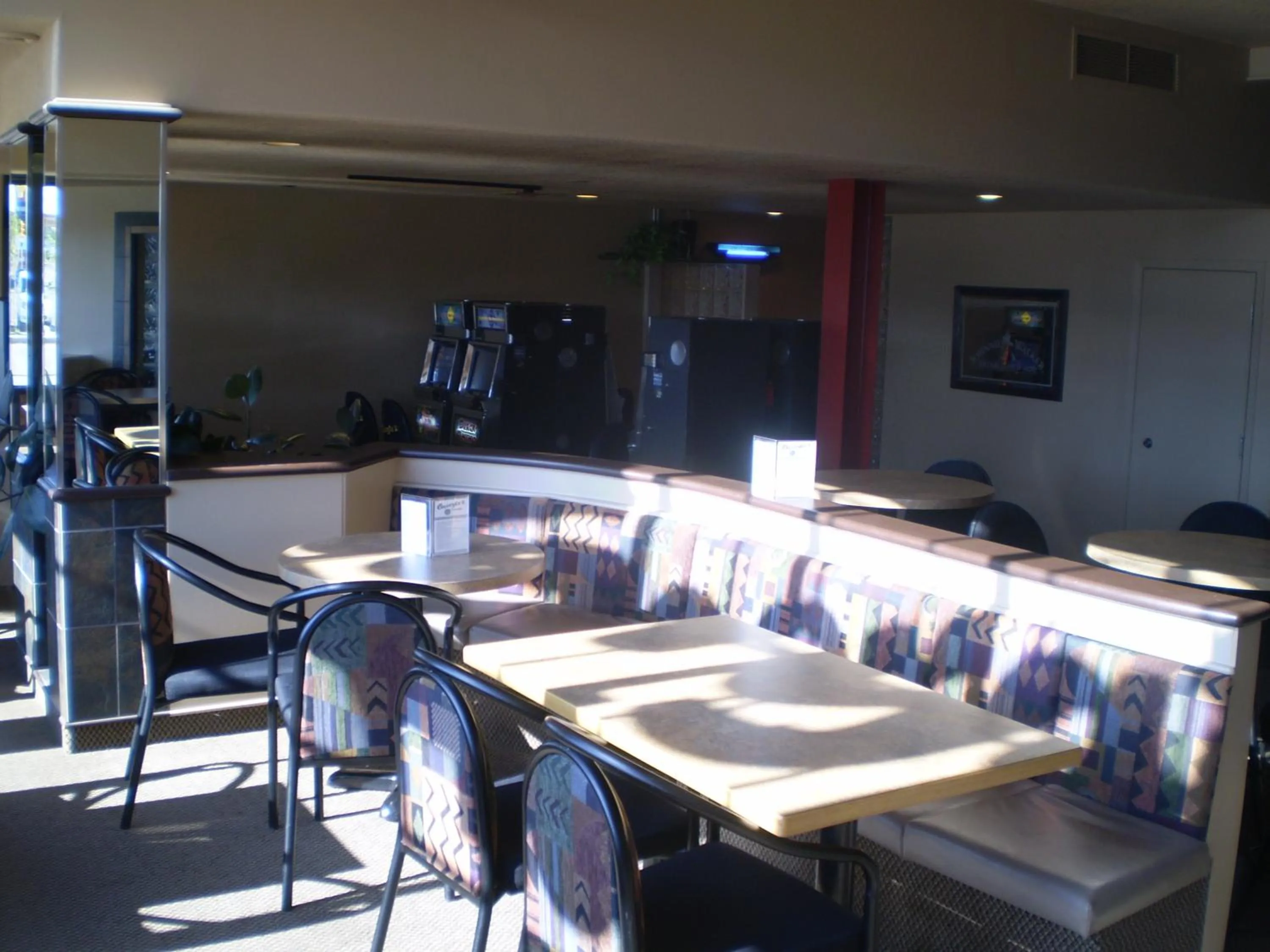 Lounge or bar in Keystone Motor Inn