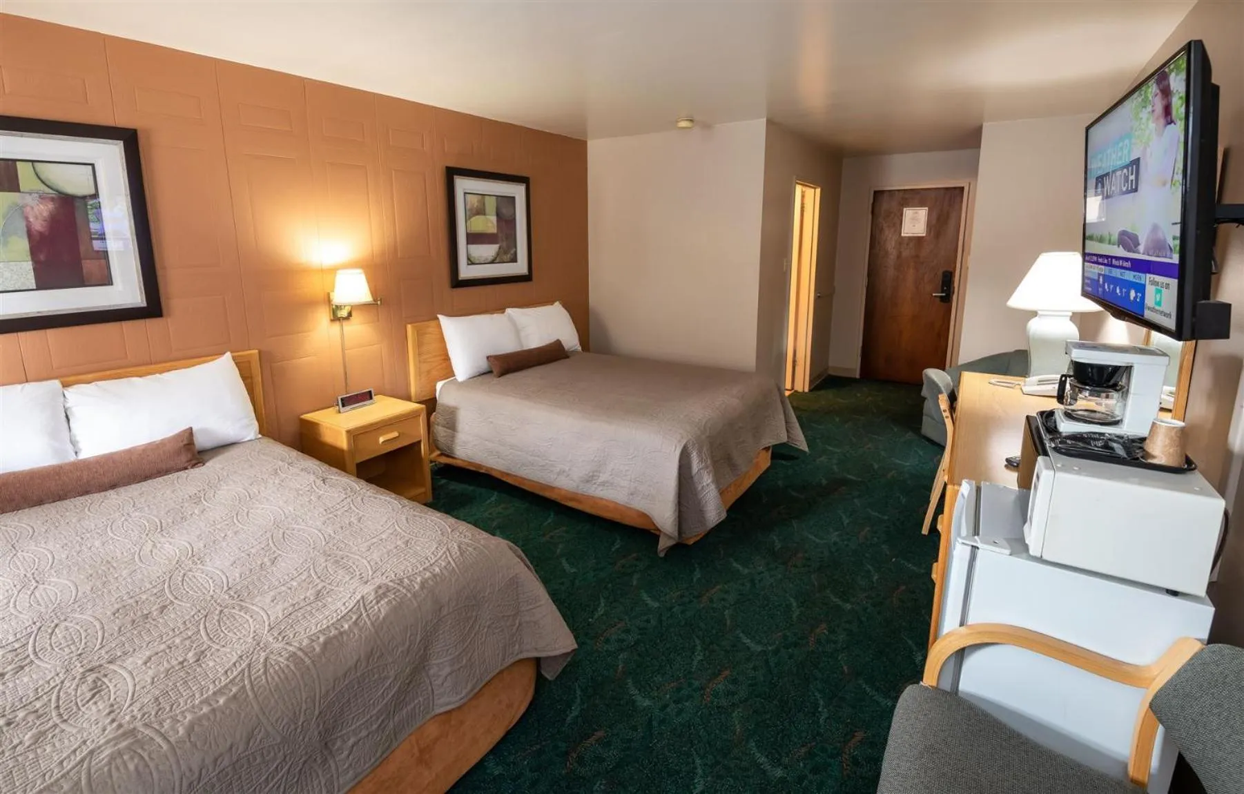 Photo of the whole room, Bed in Keystone Motor Inn