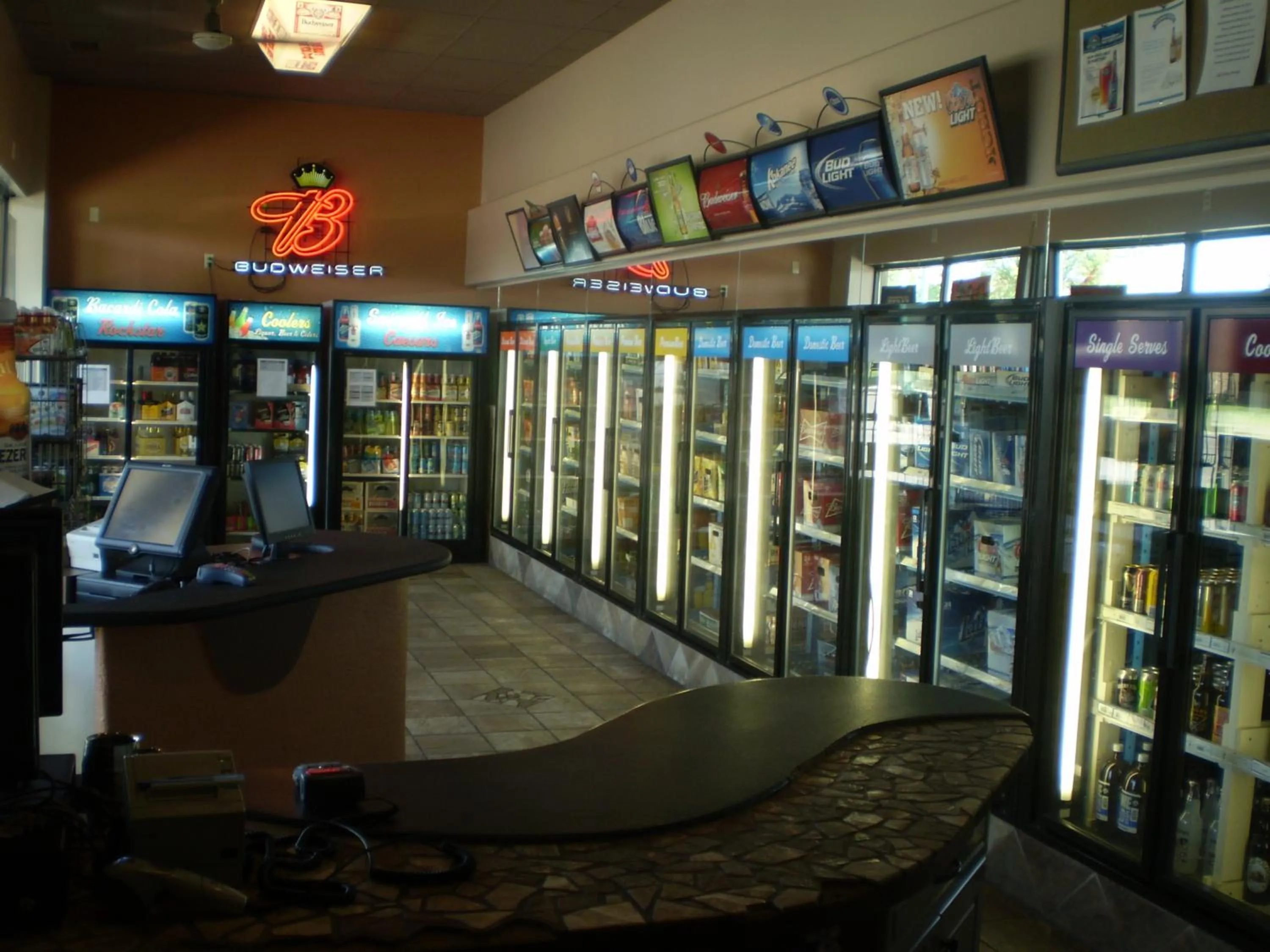 Shopping Area in Keystone Motor Inn