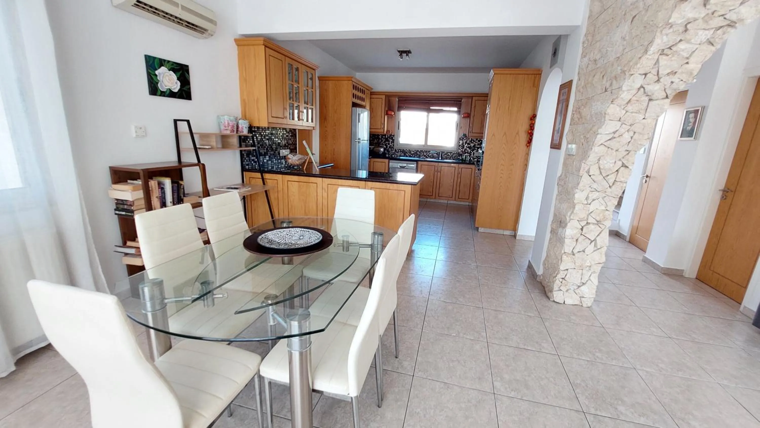 Dining area in Villa Puccini: Luxury villa with private pool